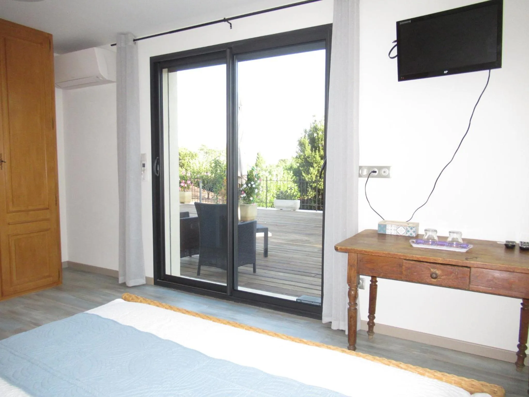 Decorative detail in Le Bastidon de CUCURON