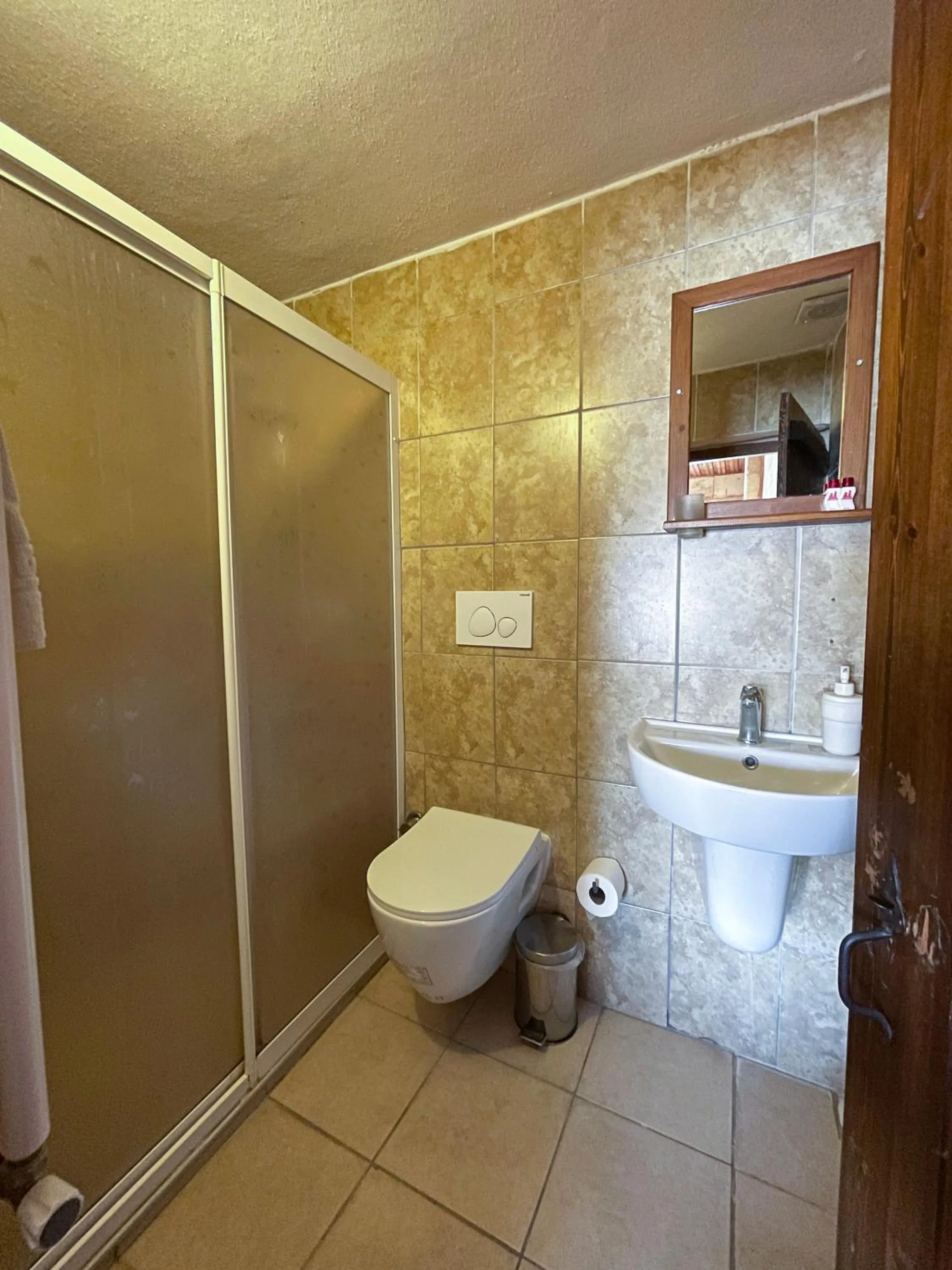 Bathroom in Karadut Cave Hotel