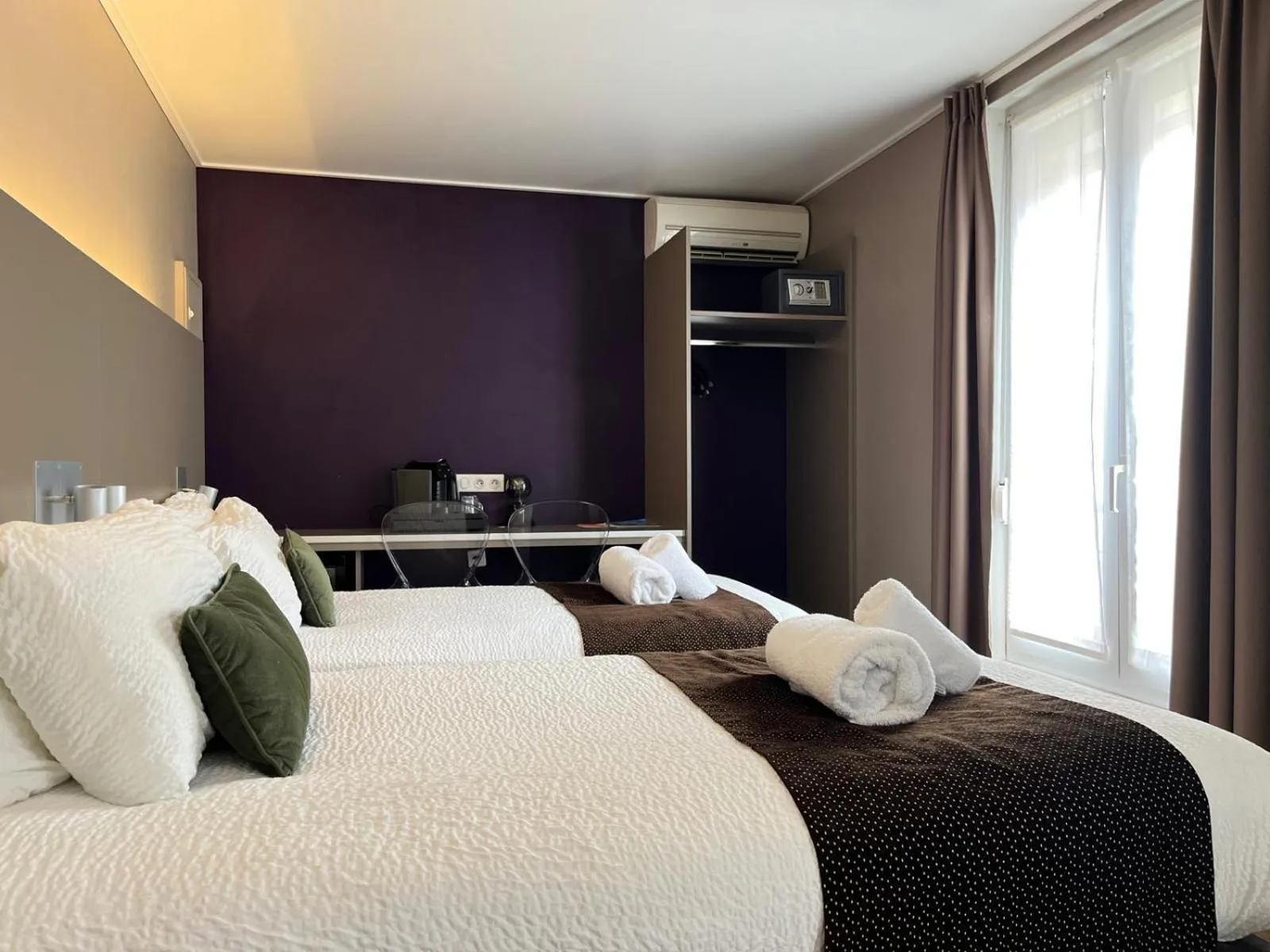 Bed in HOTEL & SPA Le Renard Centre
