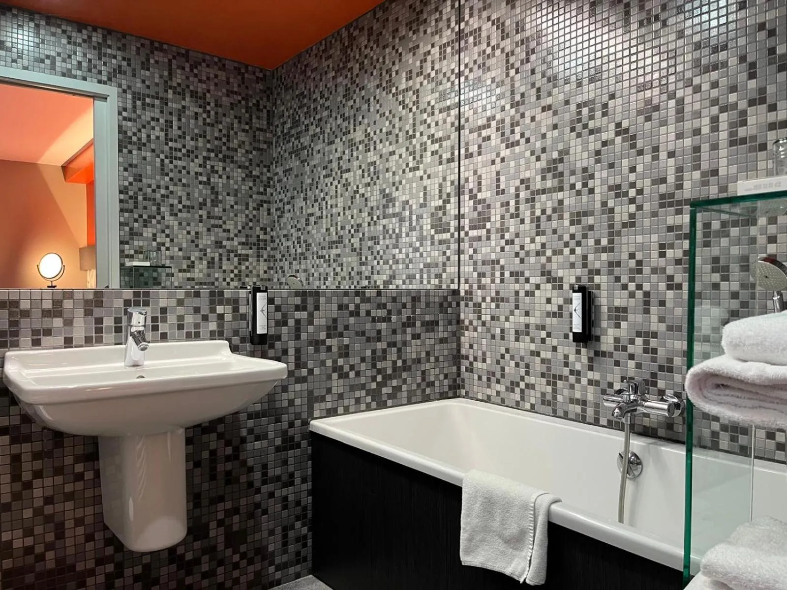 Bathroom in HOTEL & SPA Le Renard Centre