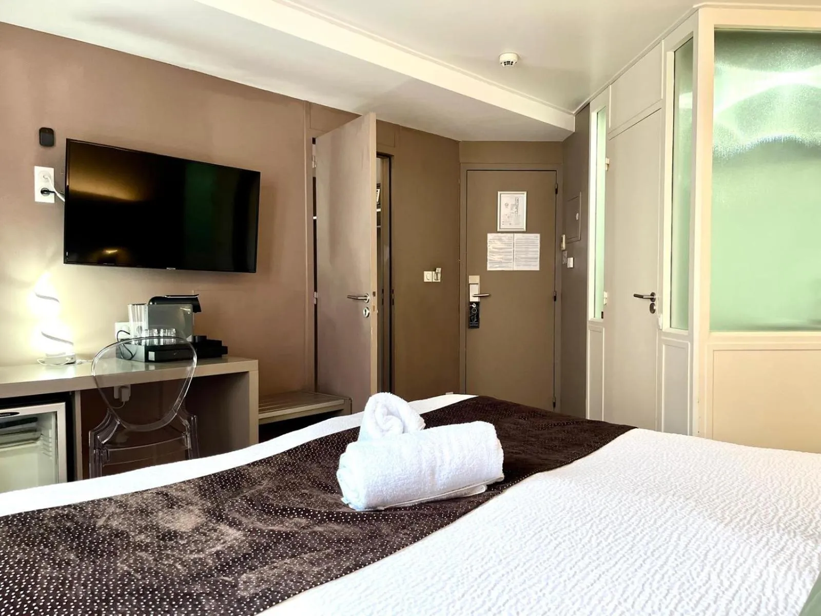 Bed in HOTEL & SPA Le Renard Centre