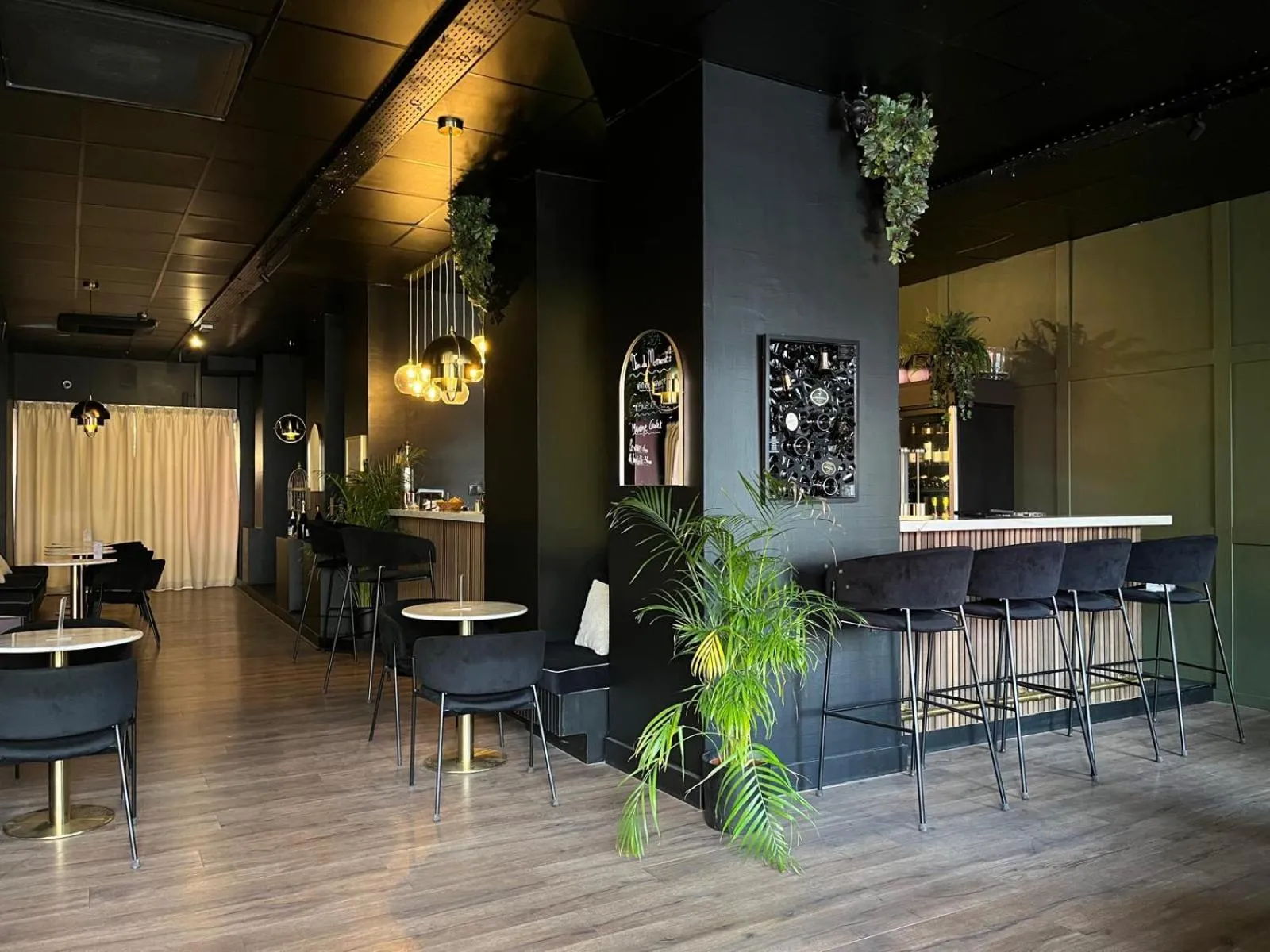 Lounge or bar in HOTEL & SPA Le Renard Centre