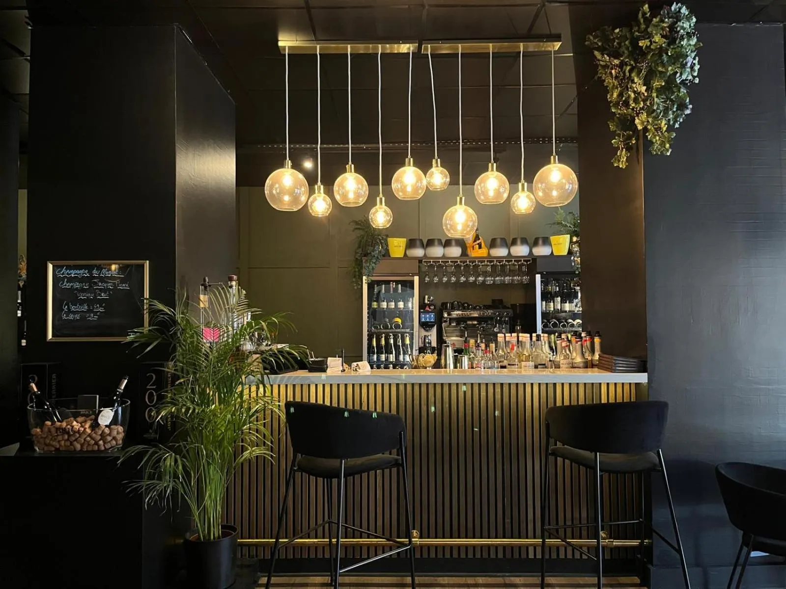 Lounge or bar in HOTEL & SPA Le Renard Centre