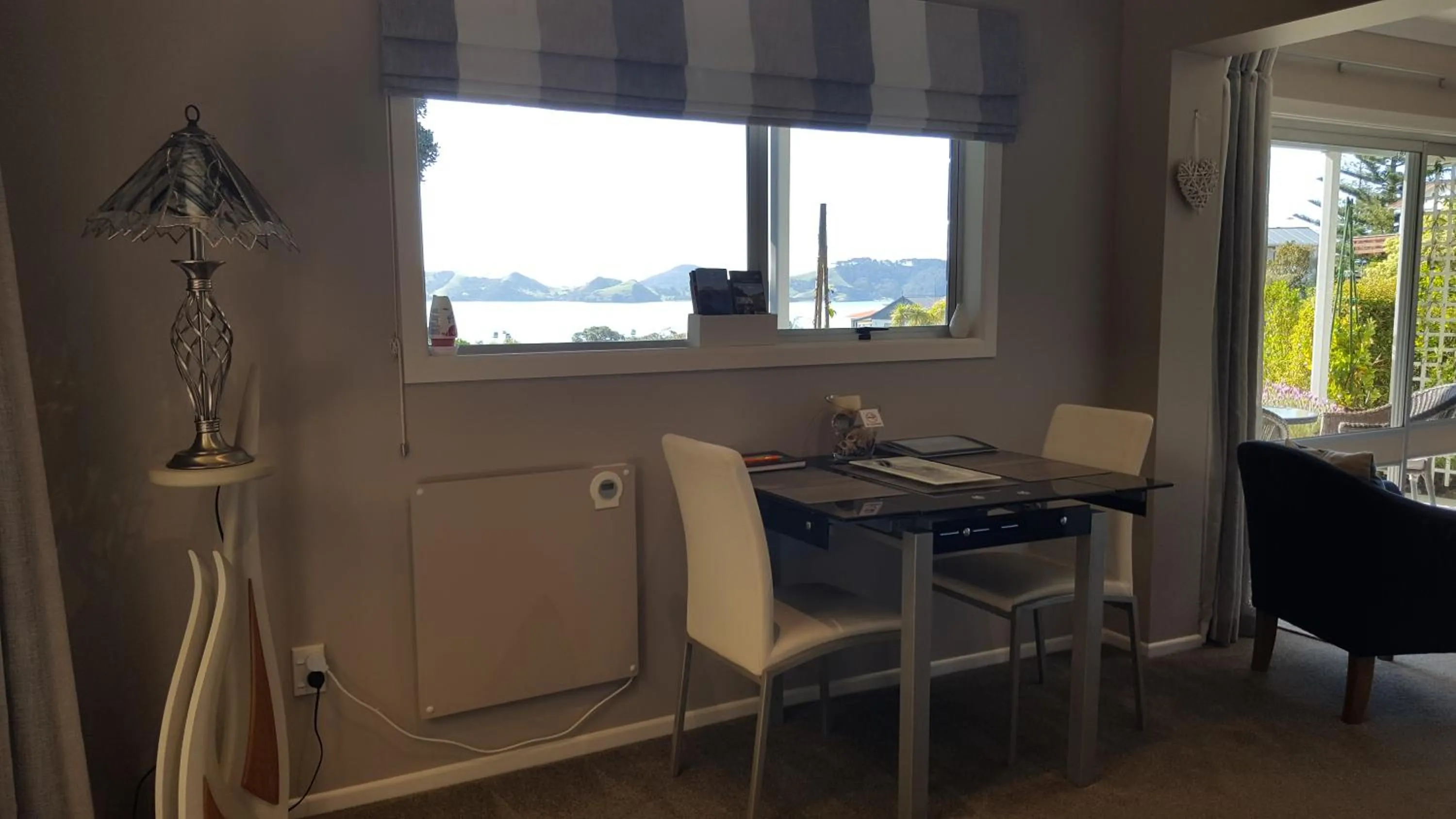 Dining area in Bird Haven