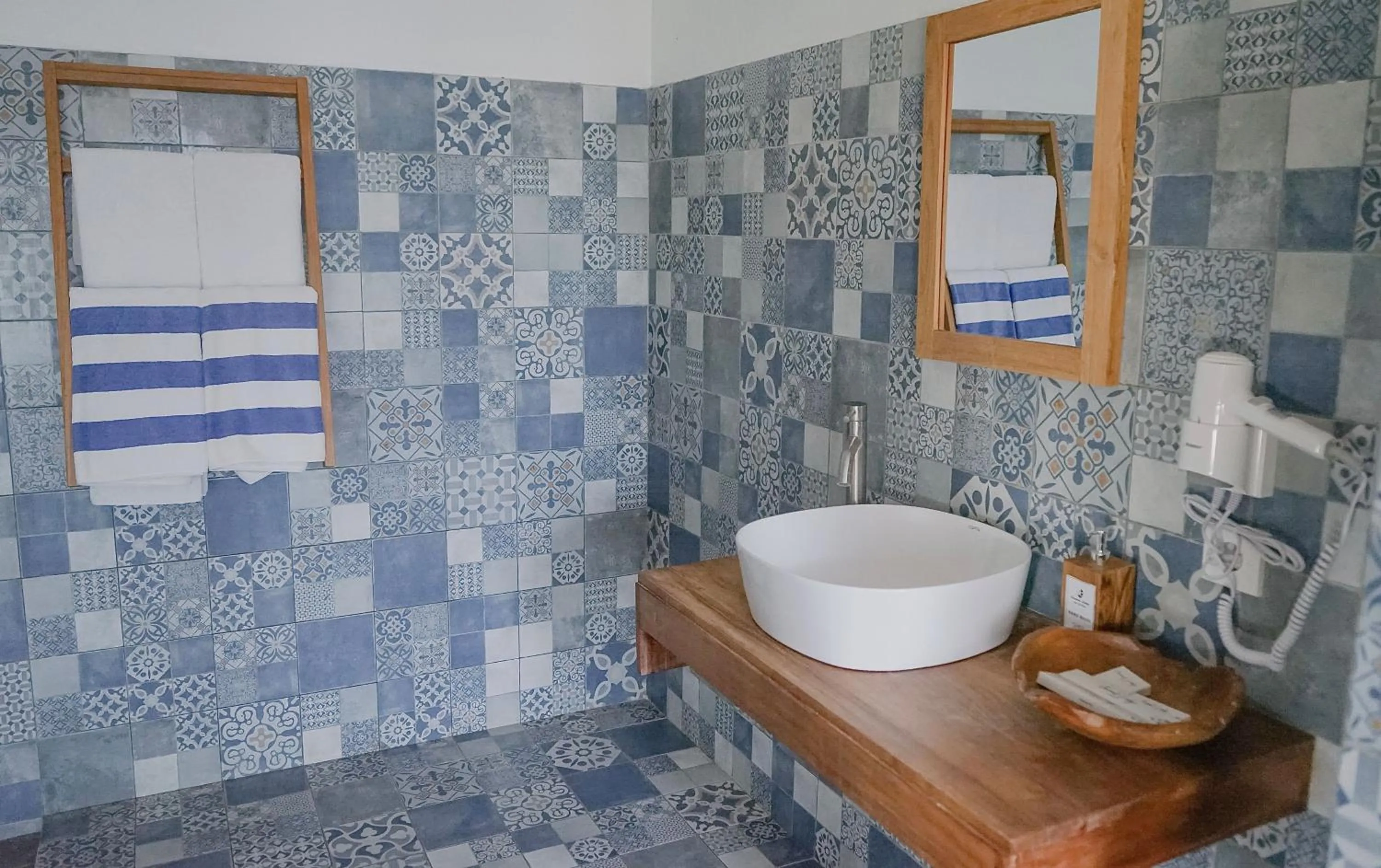 Bathroom in Coconut Lodge Resort