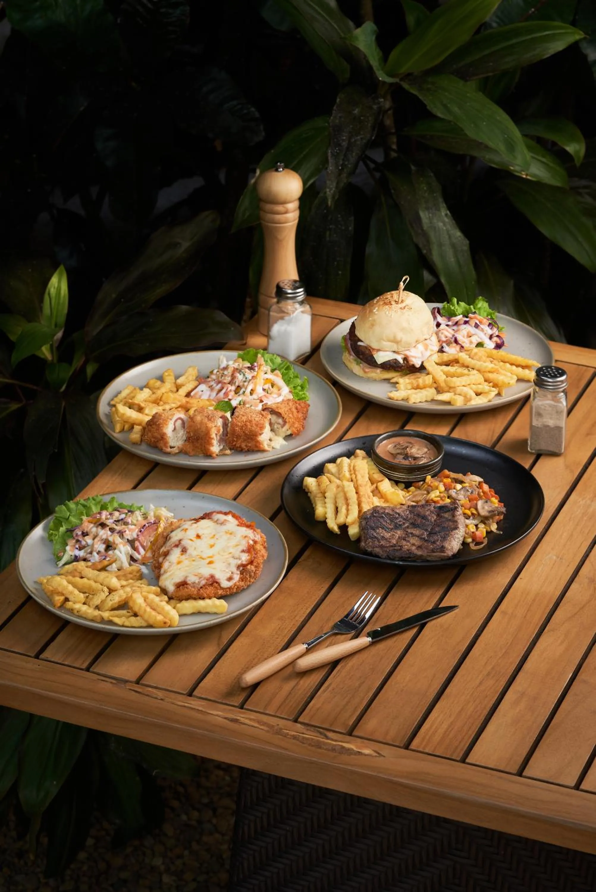 Restaurant/places to eat in Coconut Lodge Resort