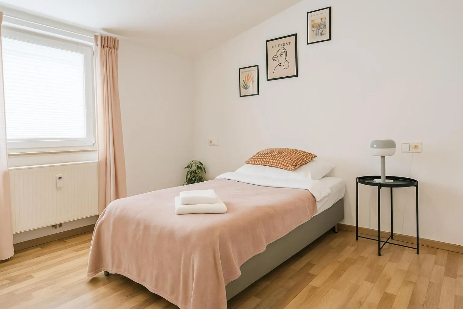 Bed in Airport Messe Hotel