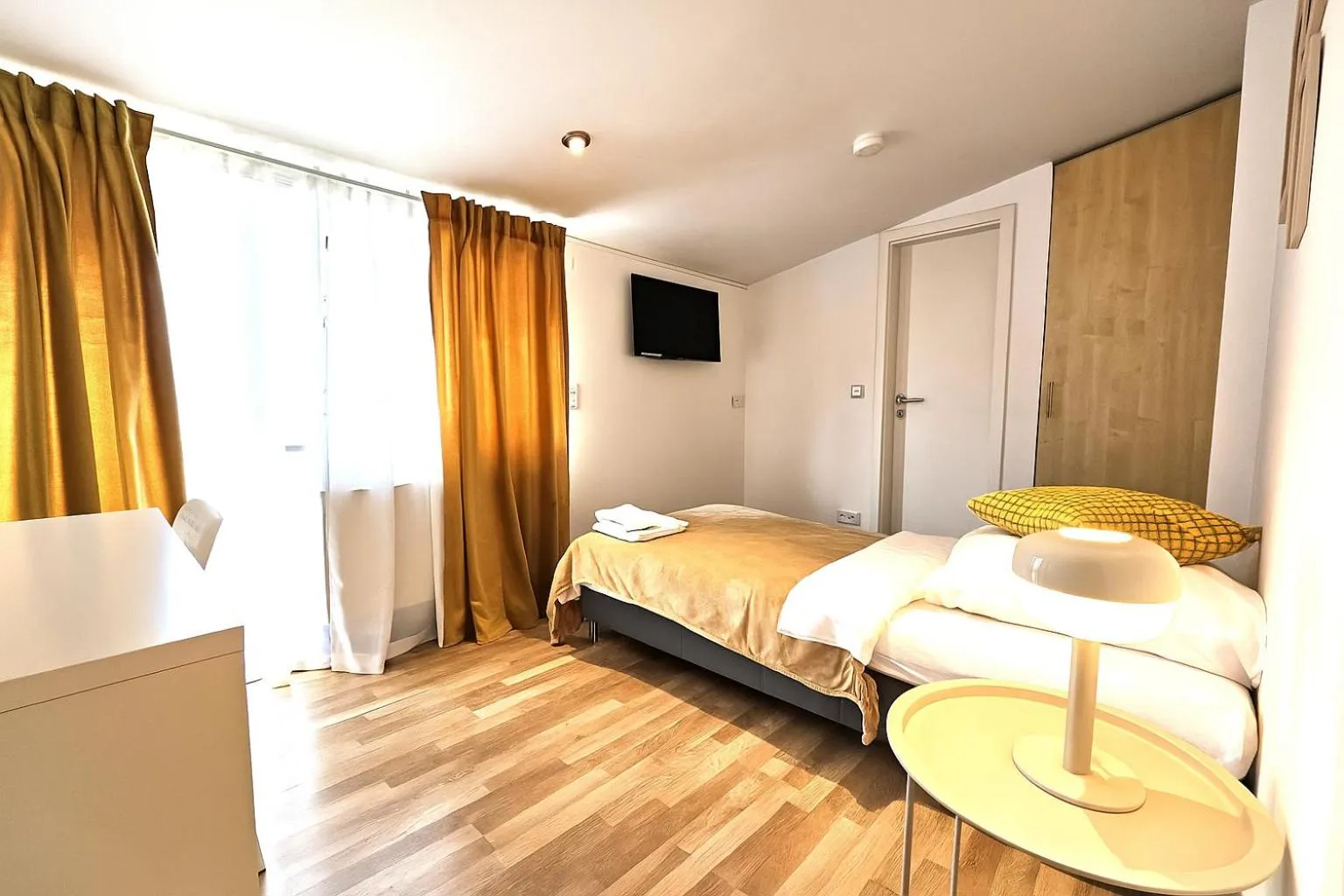 Bed in Airport Messe Hotel