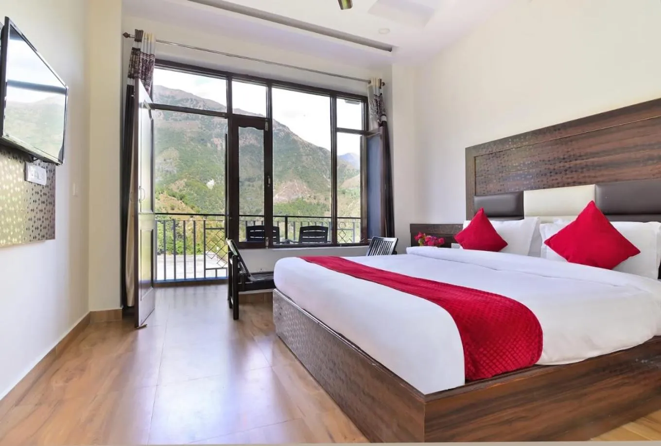 Bed in Hotel Hillora Mcleodganj