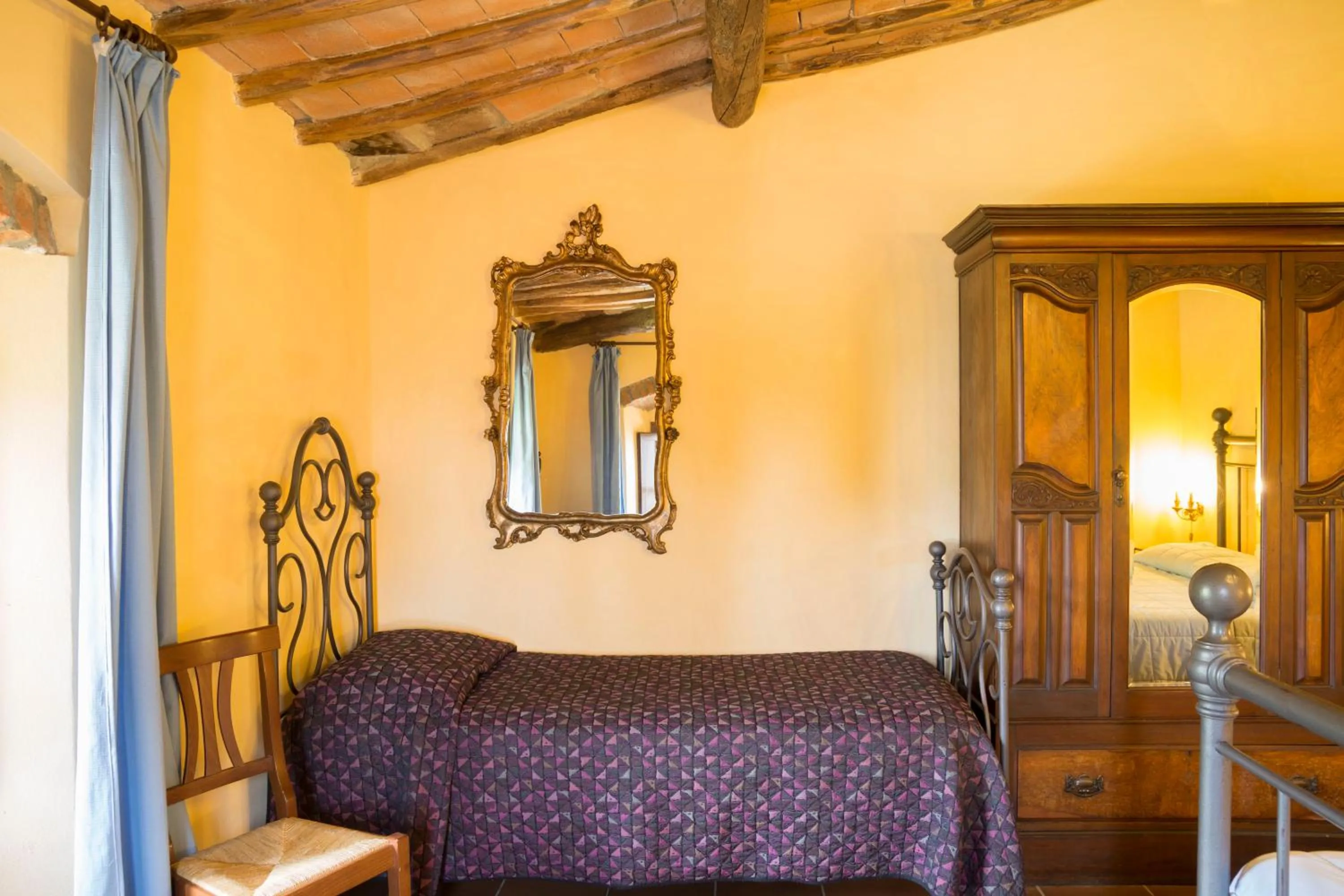 Photo of the whole room, Bed in Villa Grassina