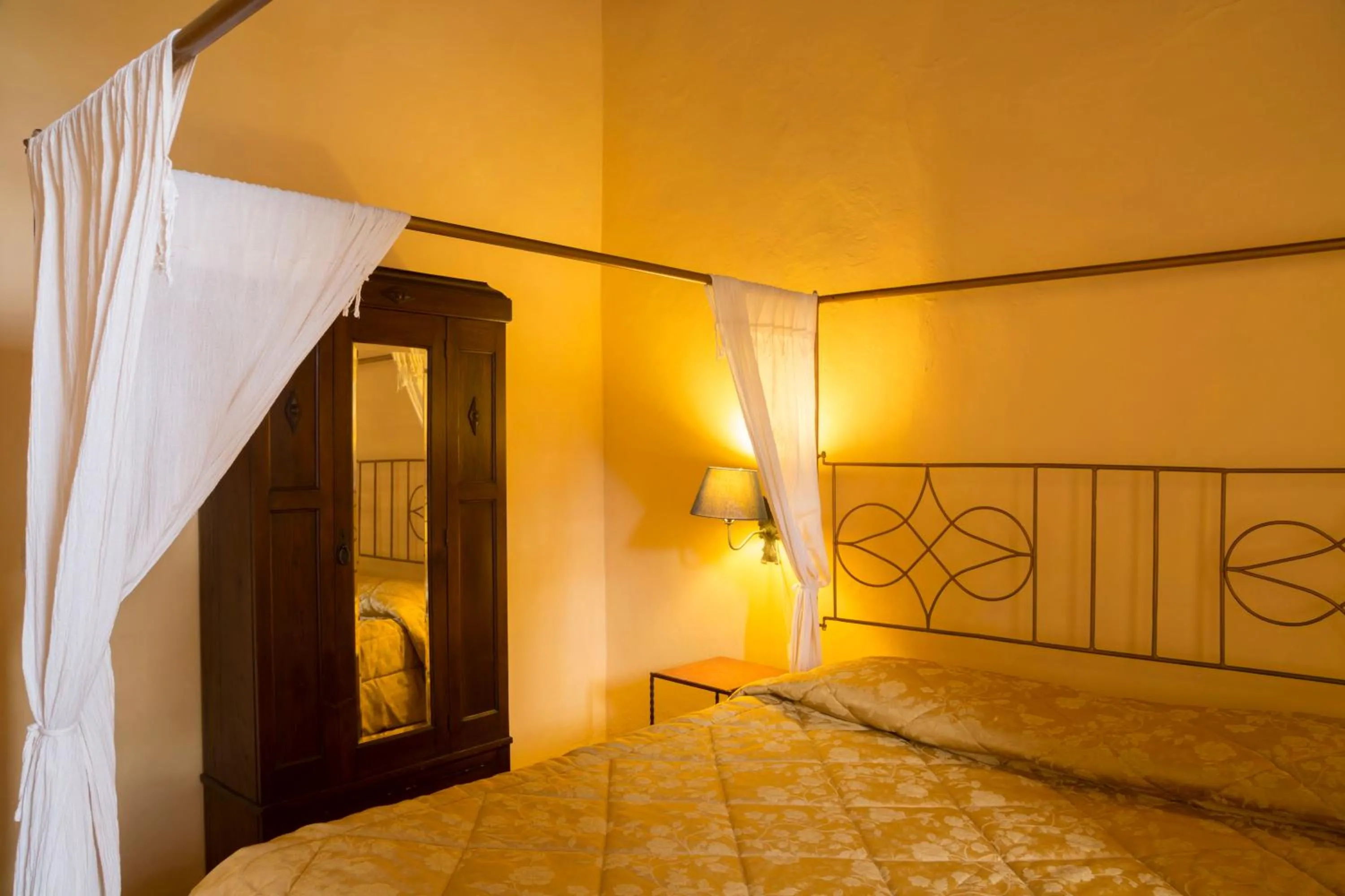 Photo of the whole room, Bed in Villa Grassina