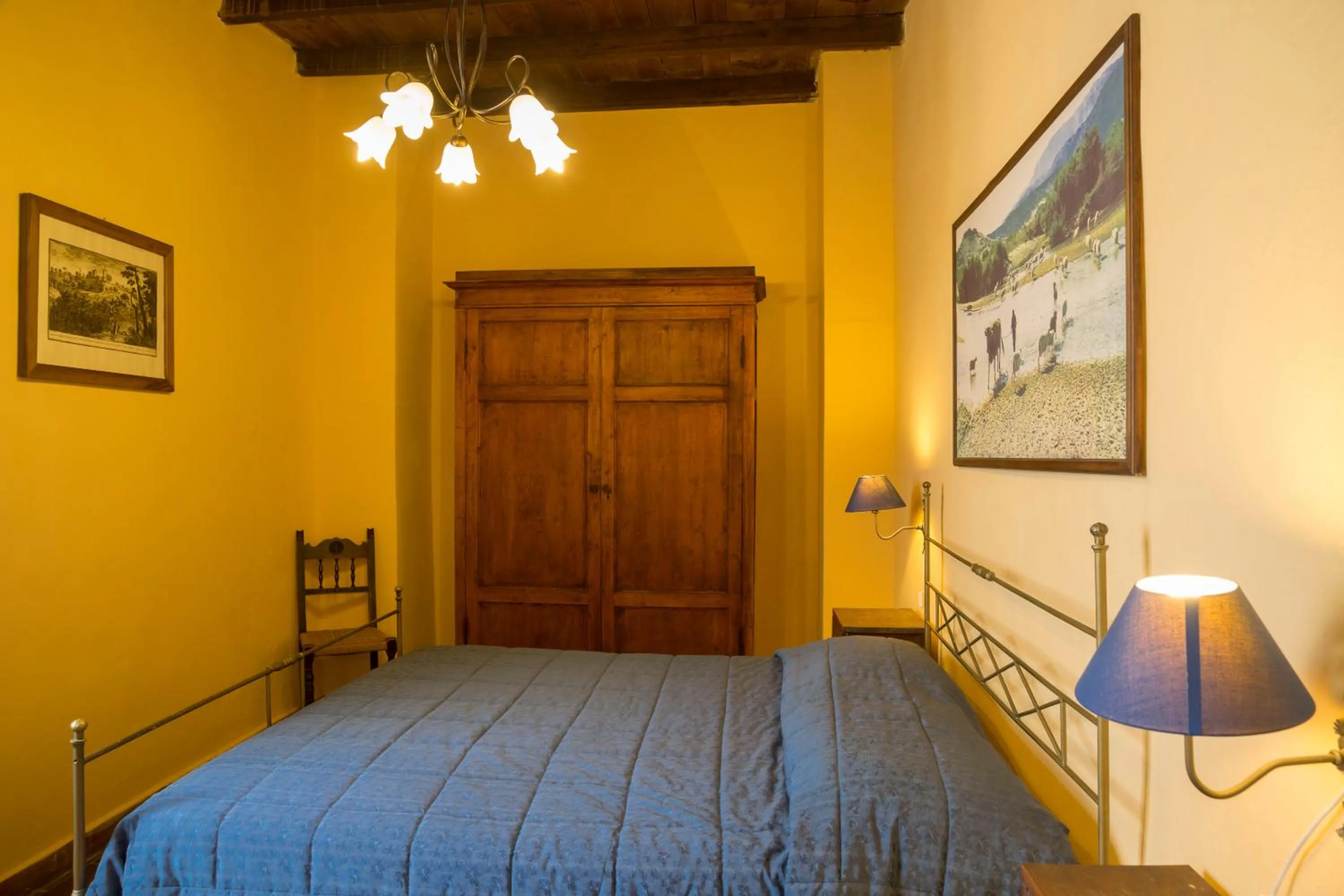 Photo of the whole room, Bed in Villa Grassina