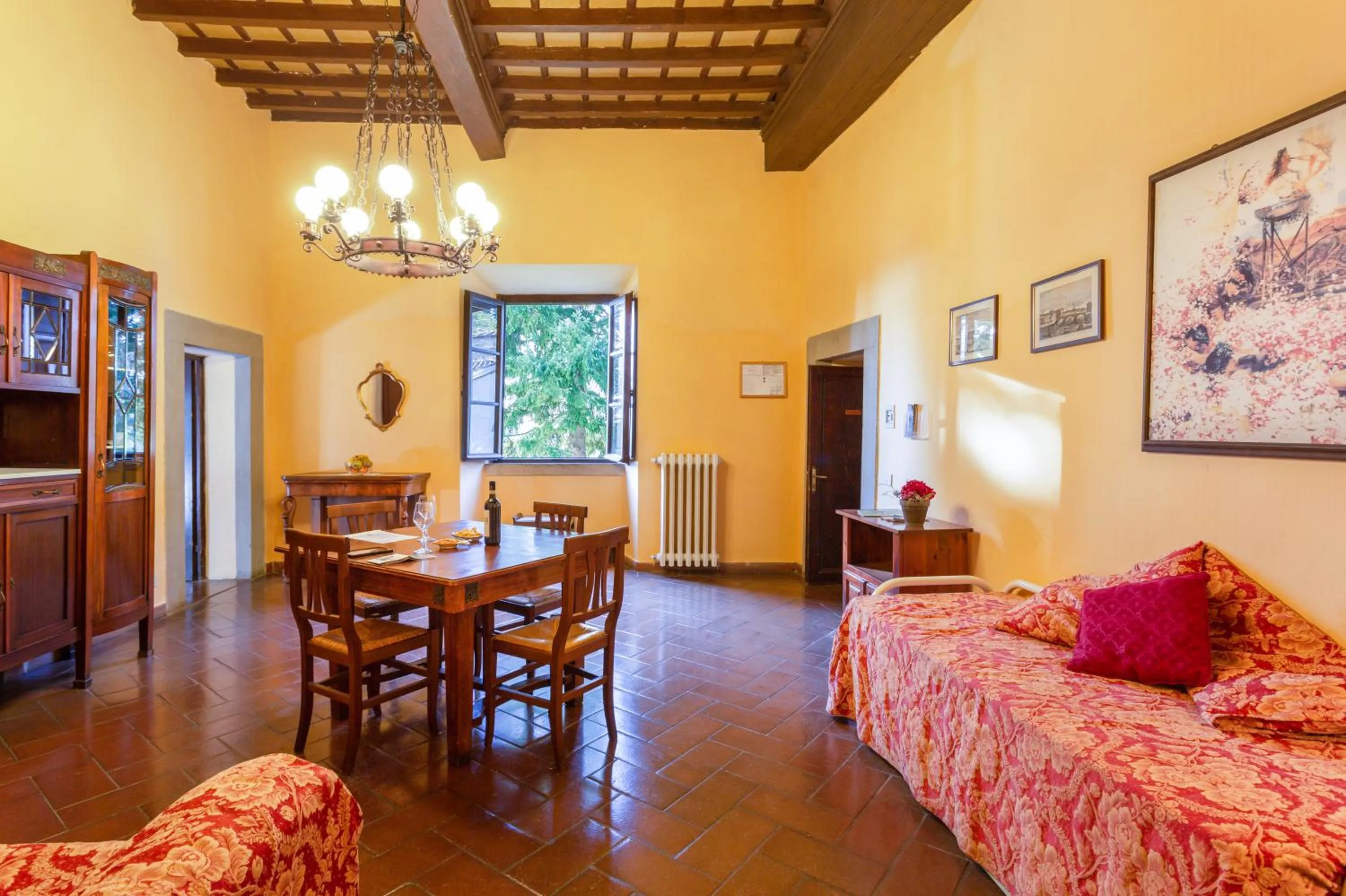 Living room, Bed in Villa Grassina