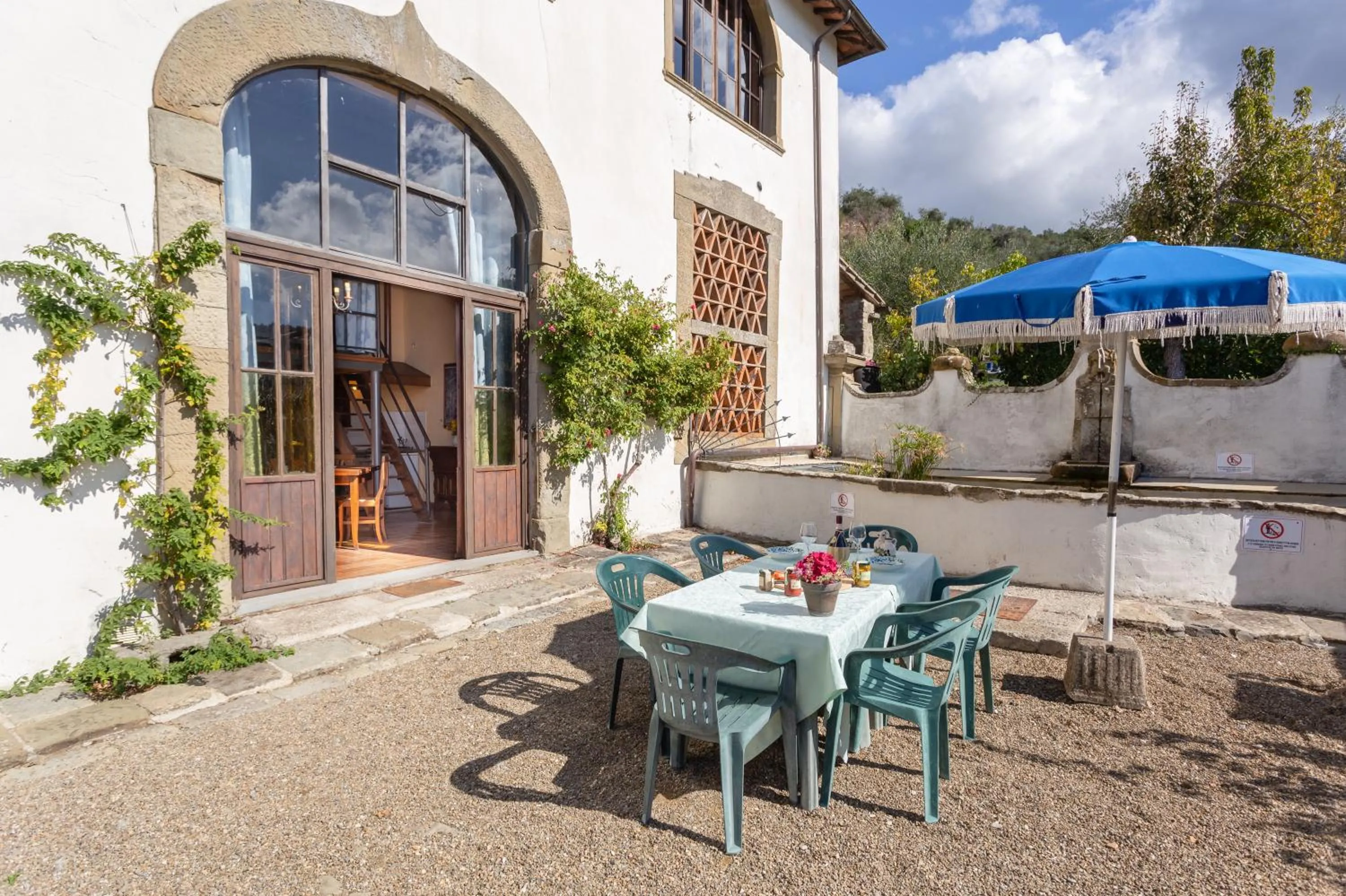 Property building in Villa Grassina