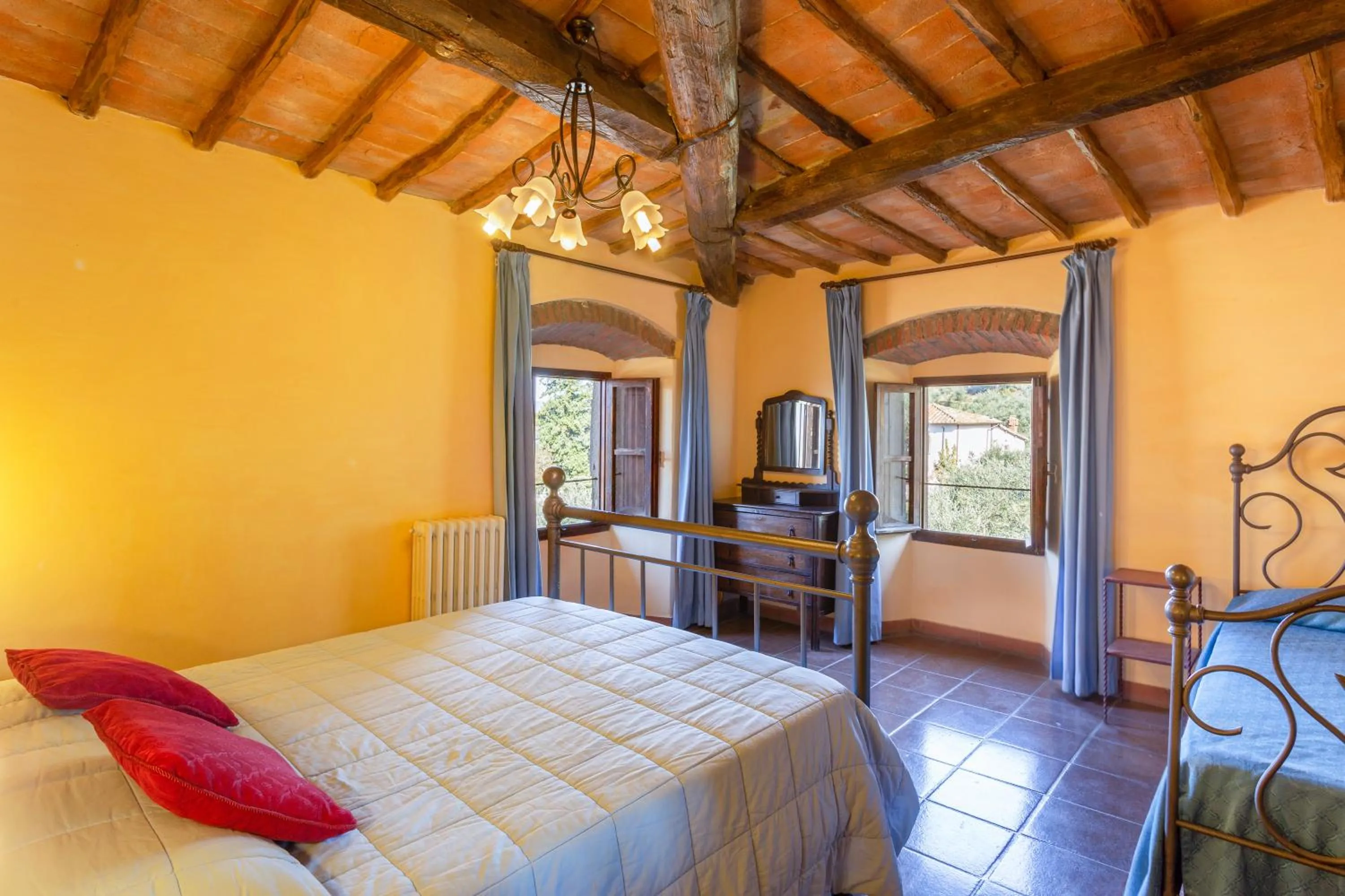 Bedroom, Bed in Villa Grassina