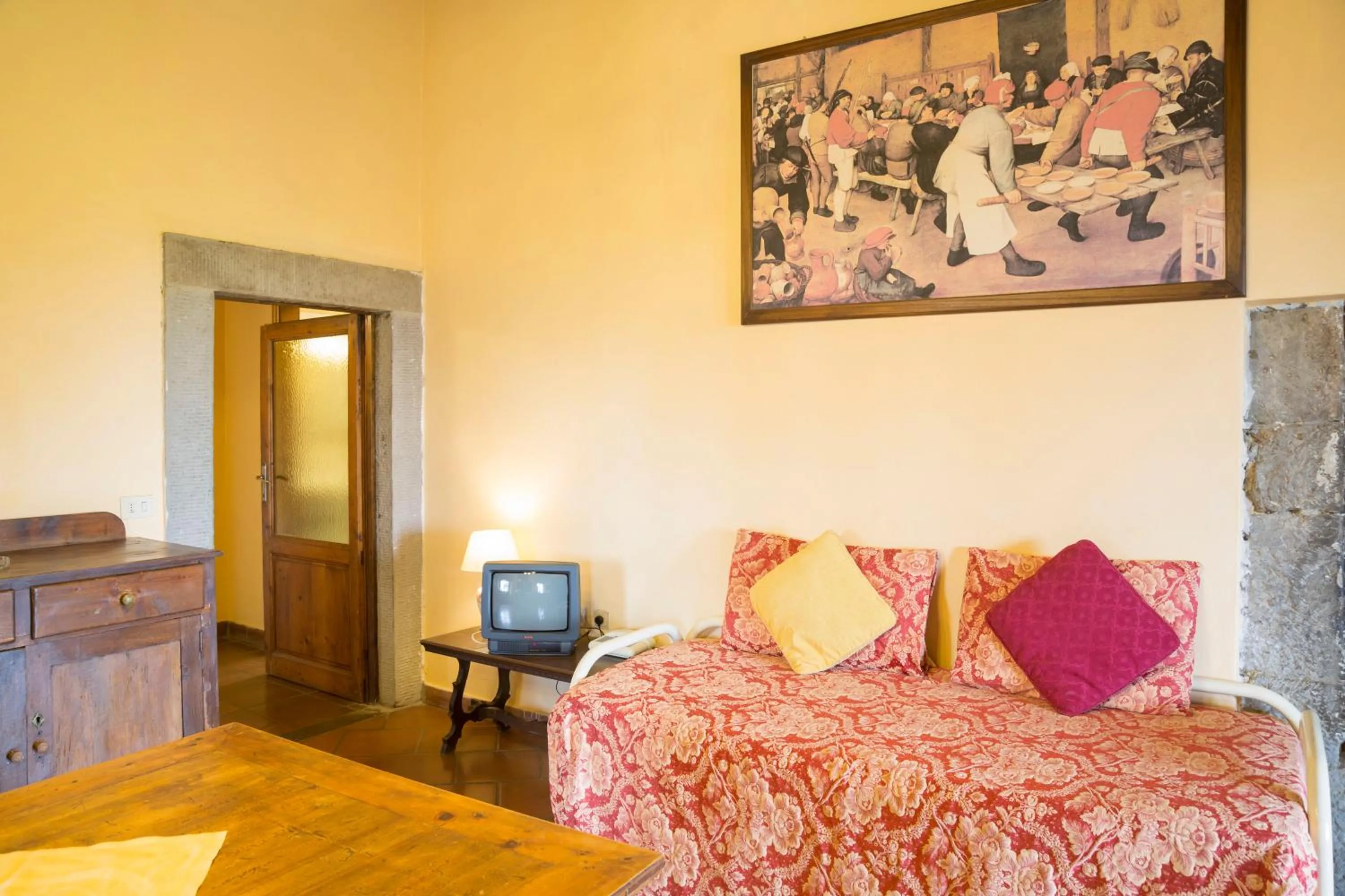 Living room, Bed in Villa Grassina