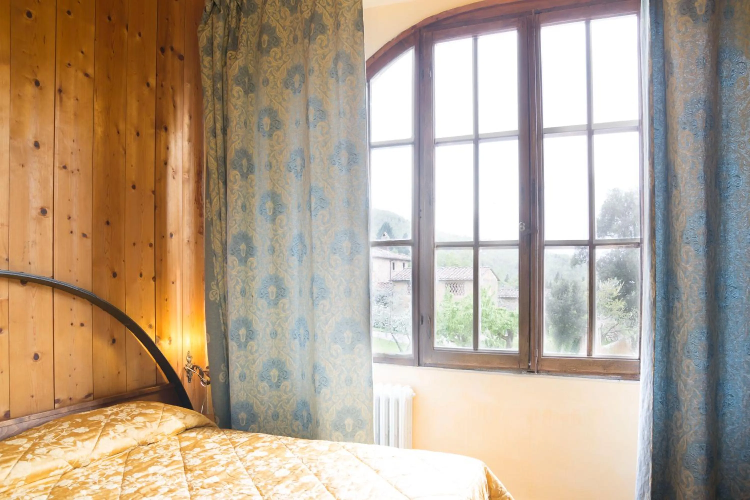 Bedroom, Bed in Villa Grassina