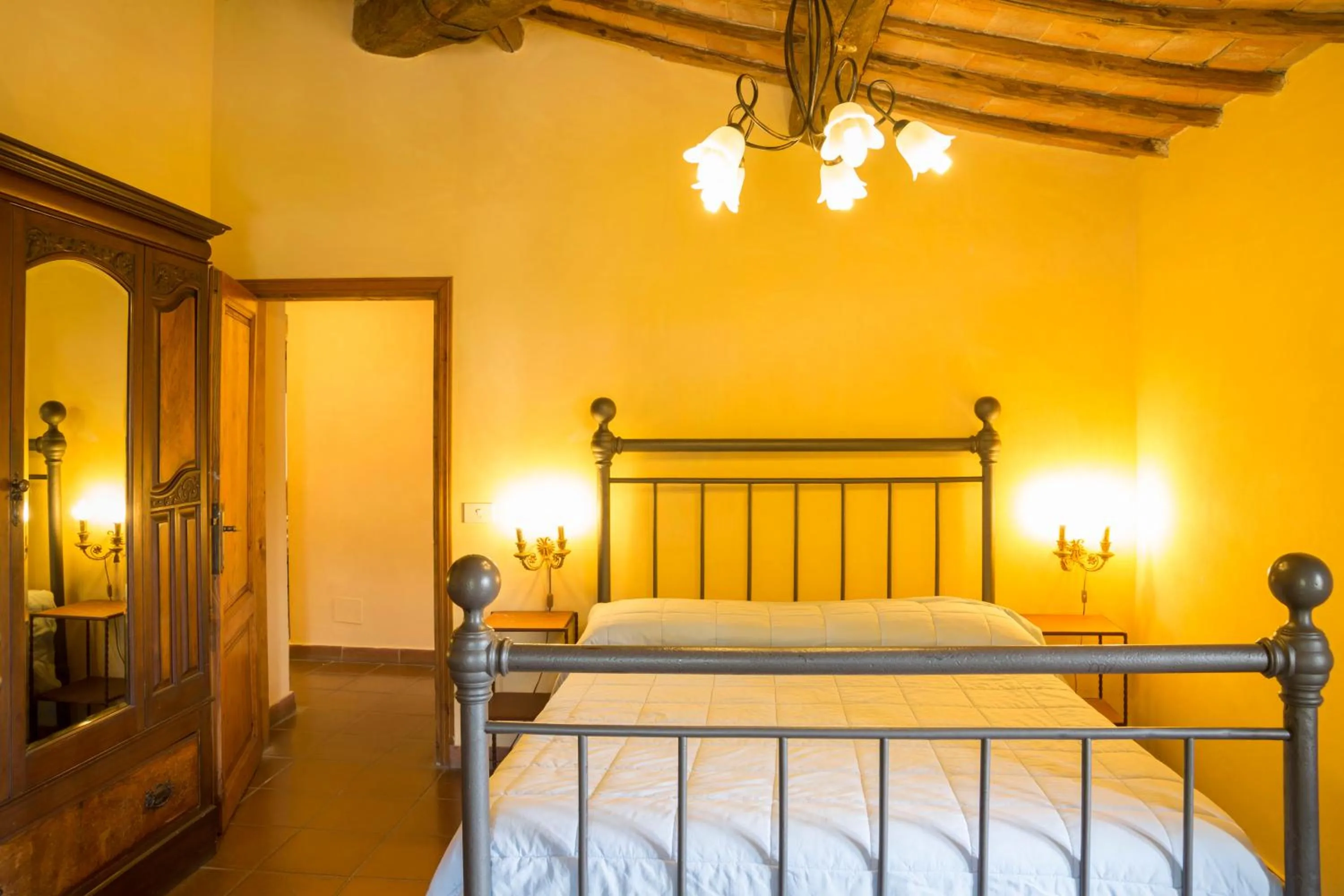 Bedroom, Bed in Villa Grassina