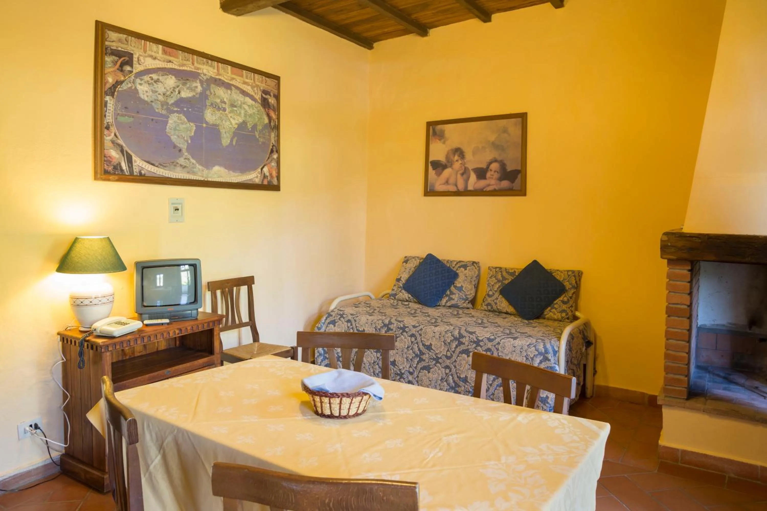Dining area in Villa Grassina