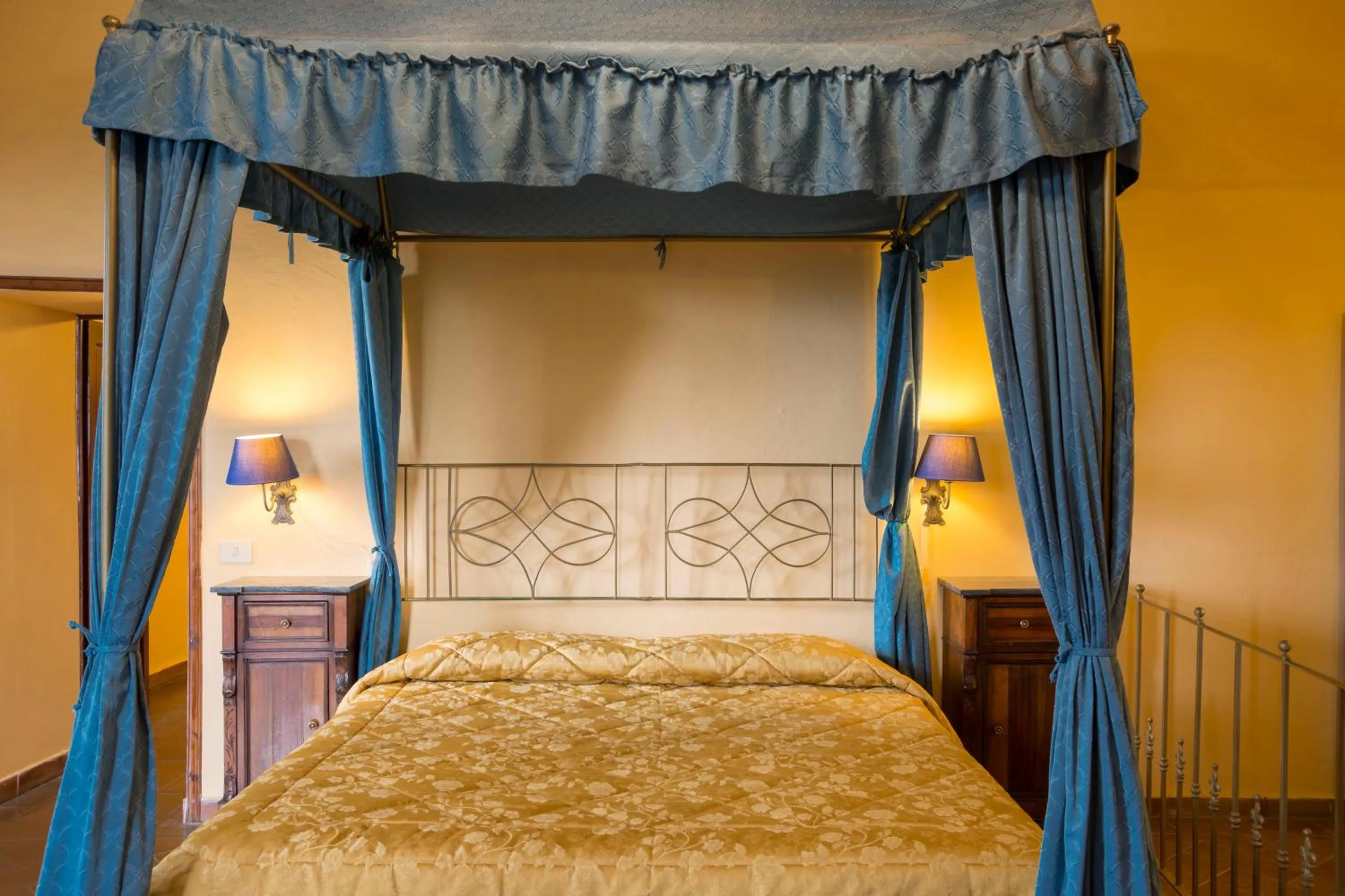 Decorative detail, Bed in Villa Grassina