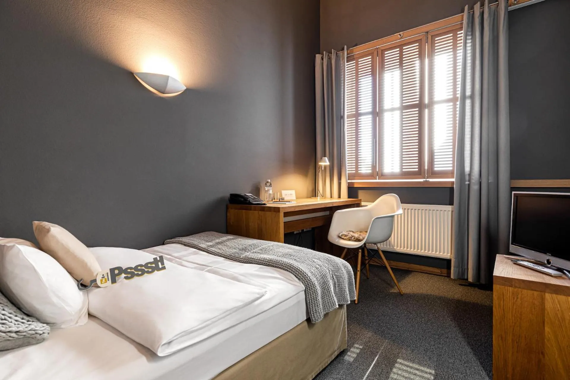 Bed in YoHo - The Young Hotel