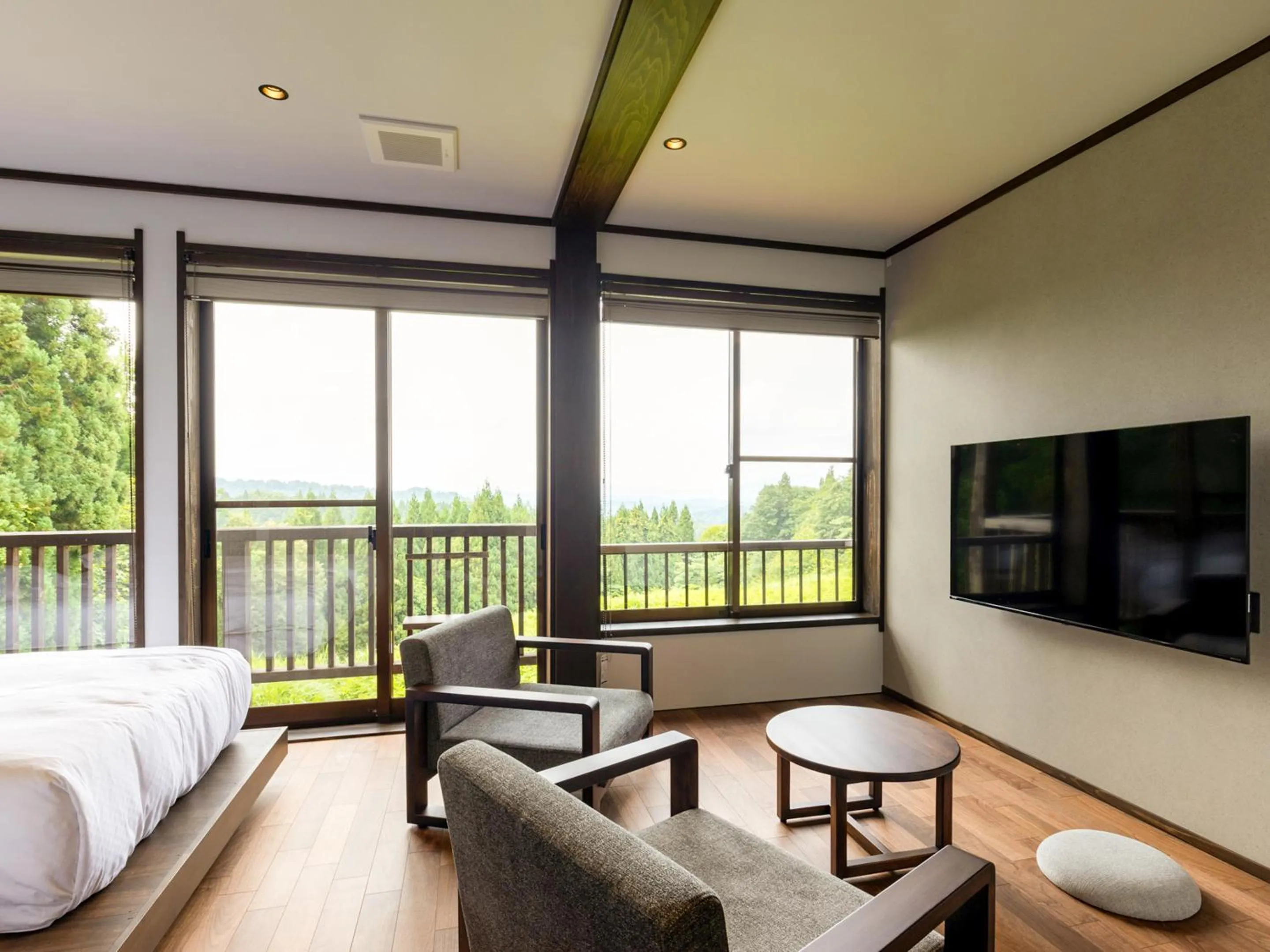 Photo of the whole room, Bed in Auberge 醸す森 "kamosu mori"