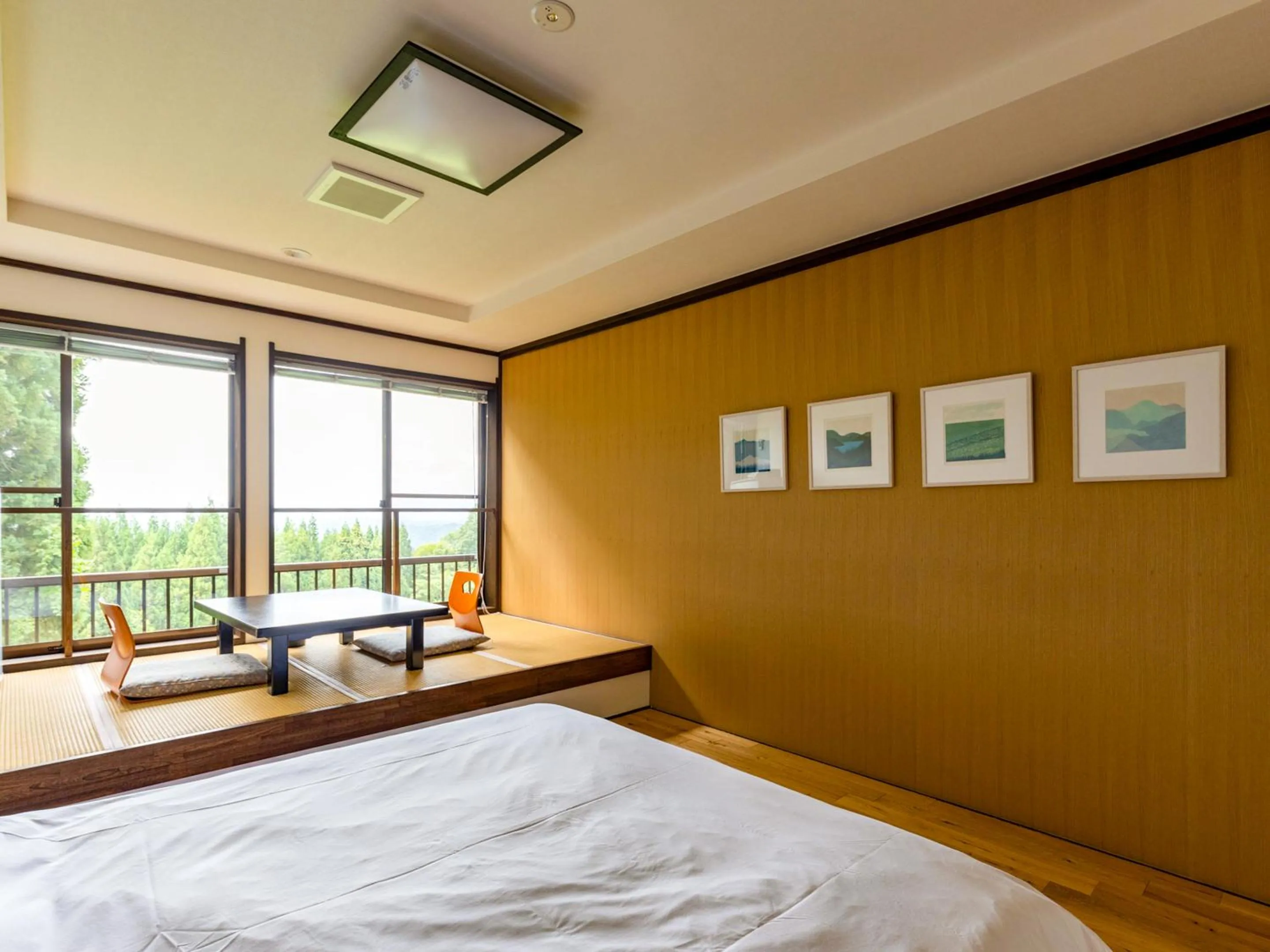 Photo of the whole room, Bed in Auberge 醸す森 "kamosu mori"