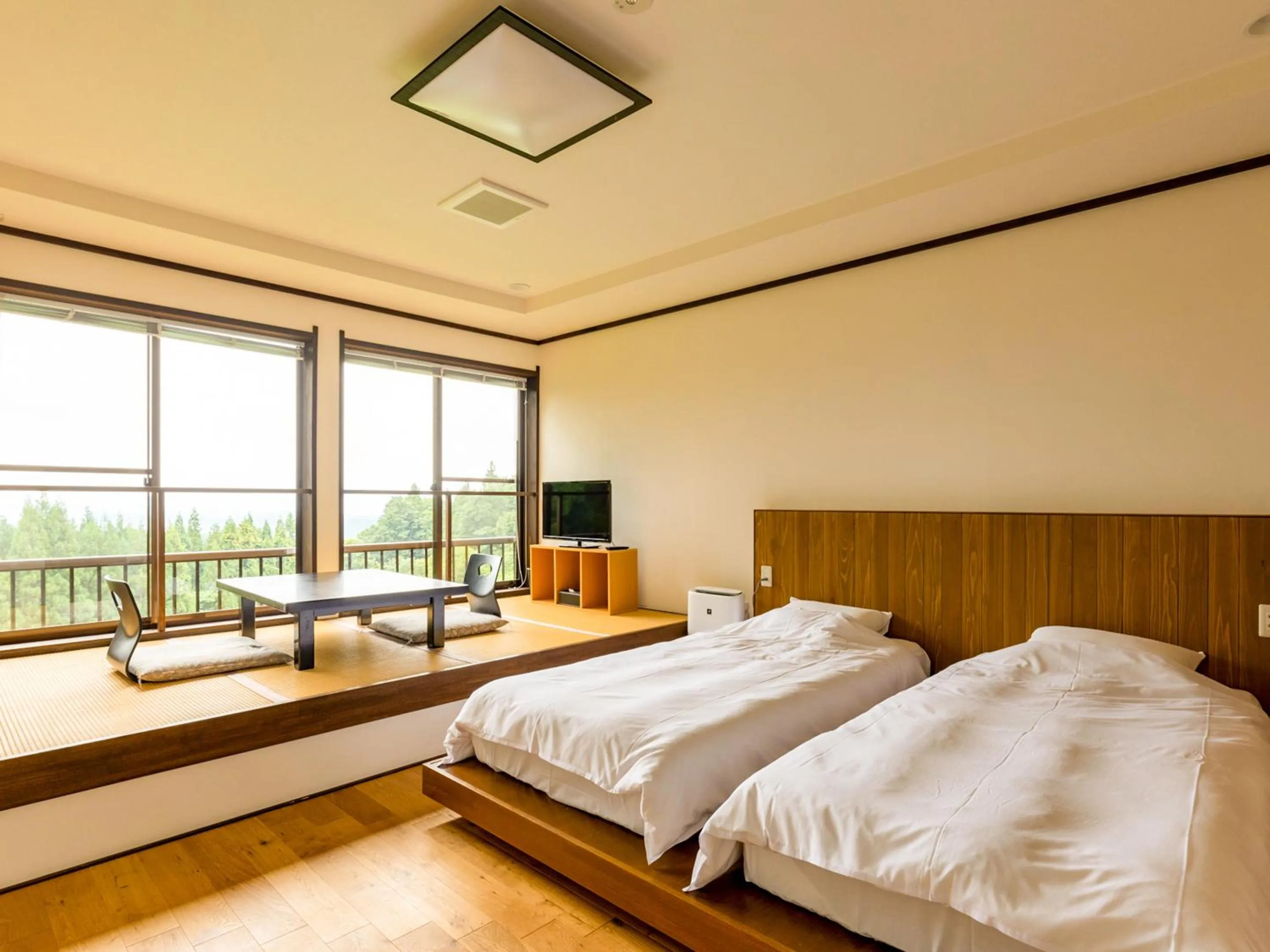 Photo of the whole room, Bed in Auberge 醸す森 "kamosu mori"