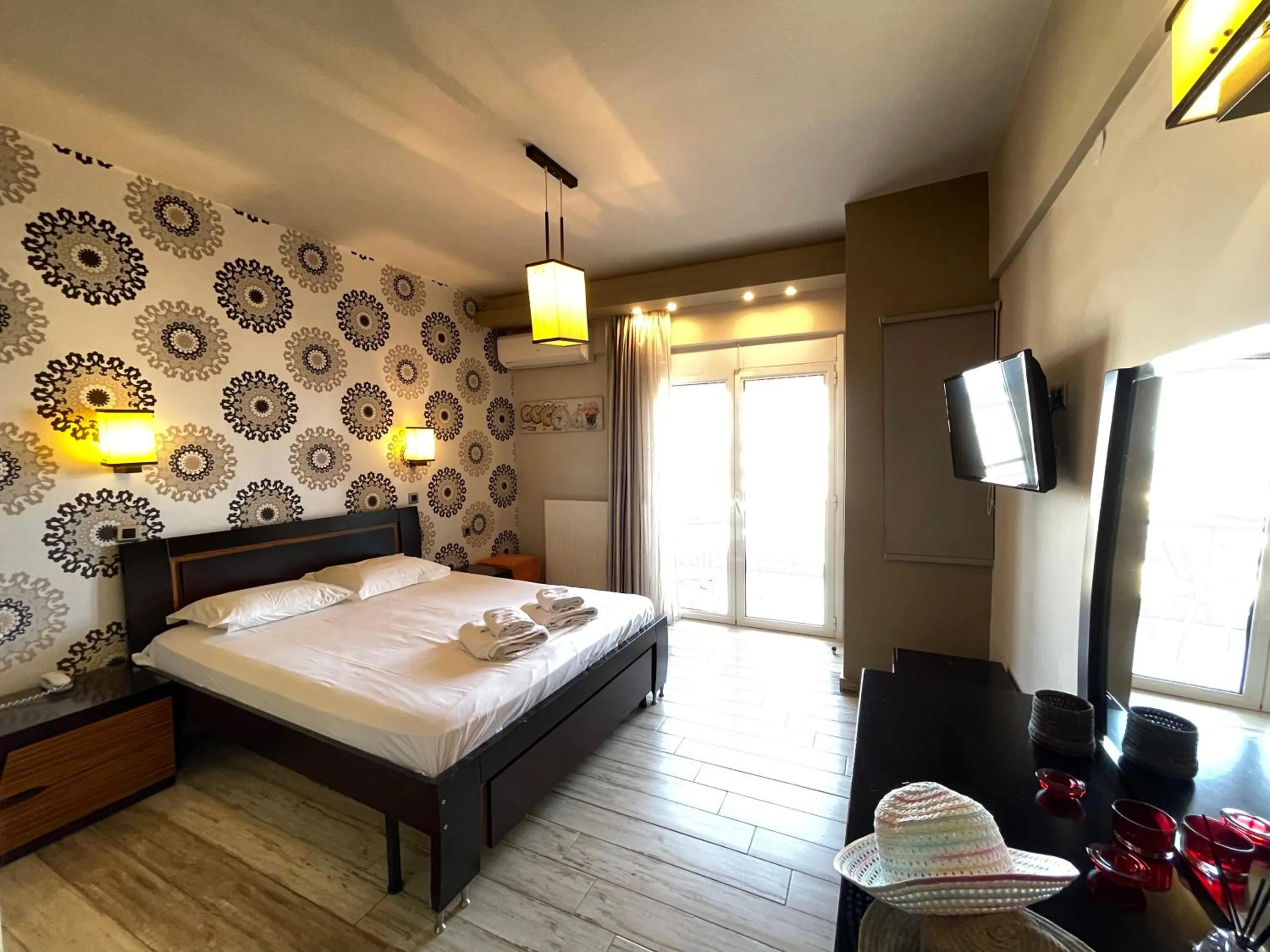 Evening entertainment in Porto Del Sol Hotel