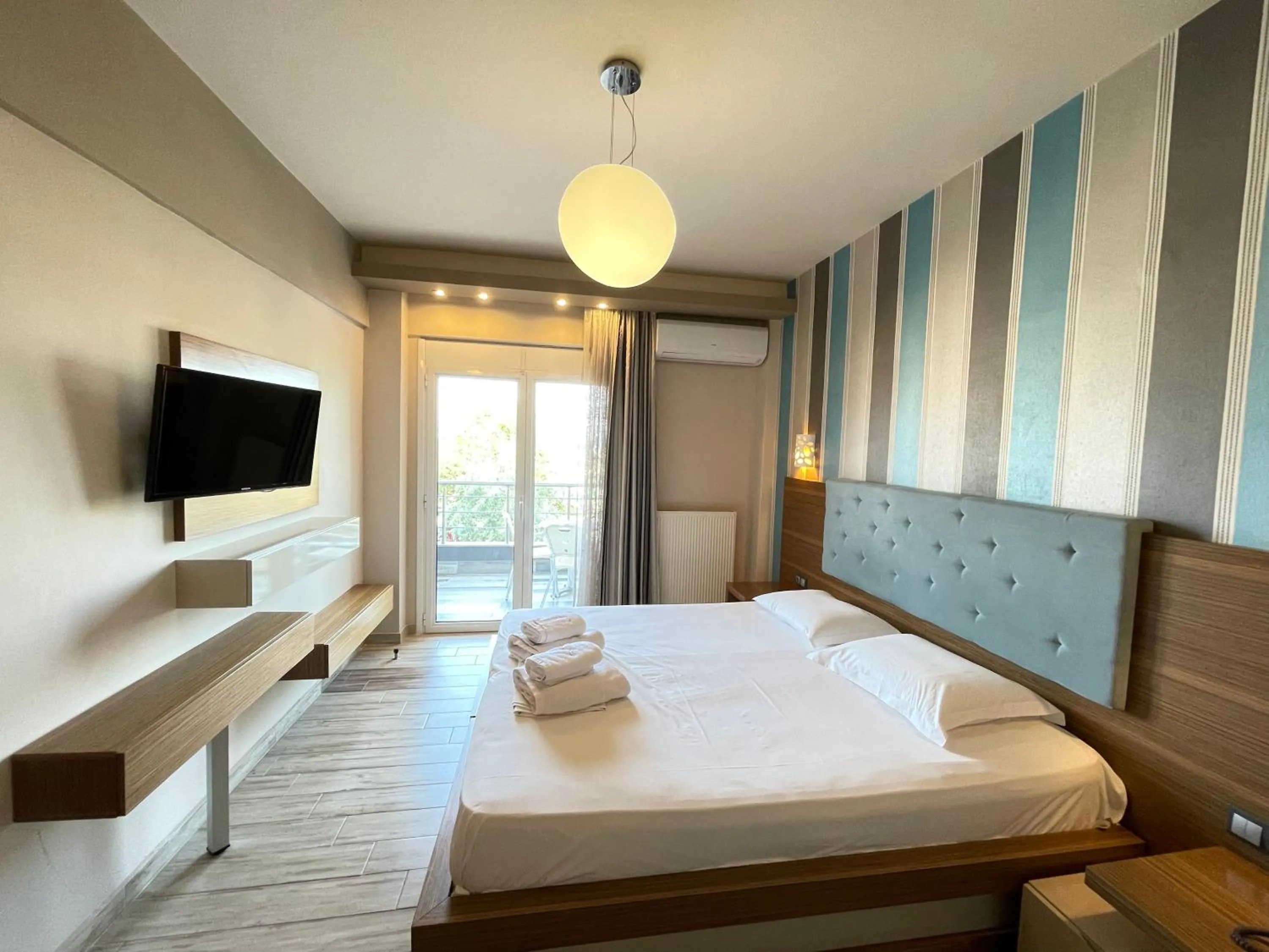 Bed in Porto Del Sol Hotel