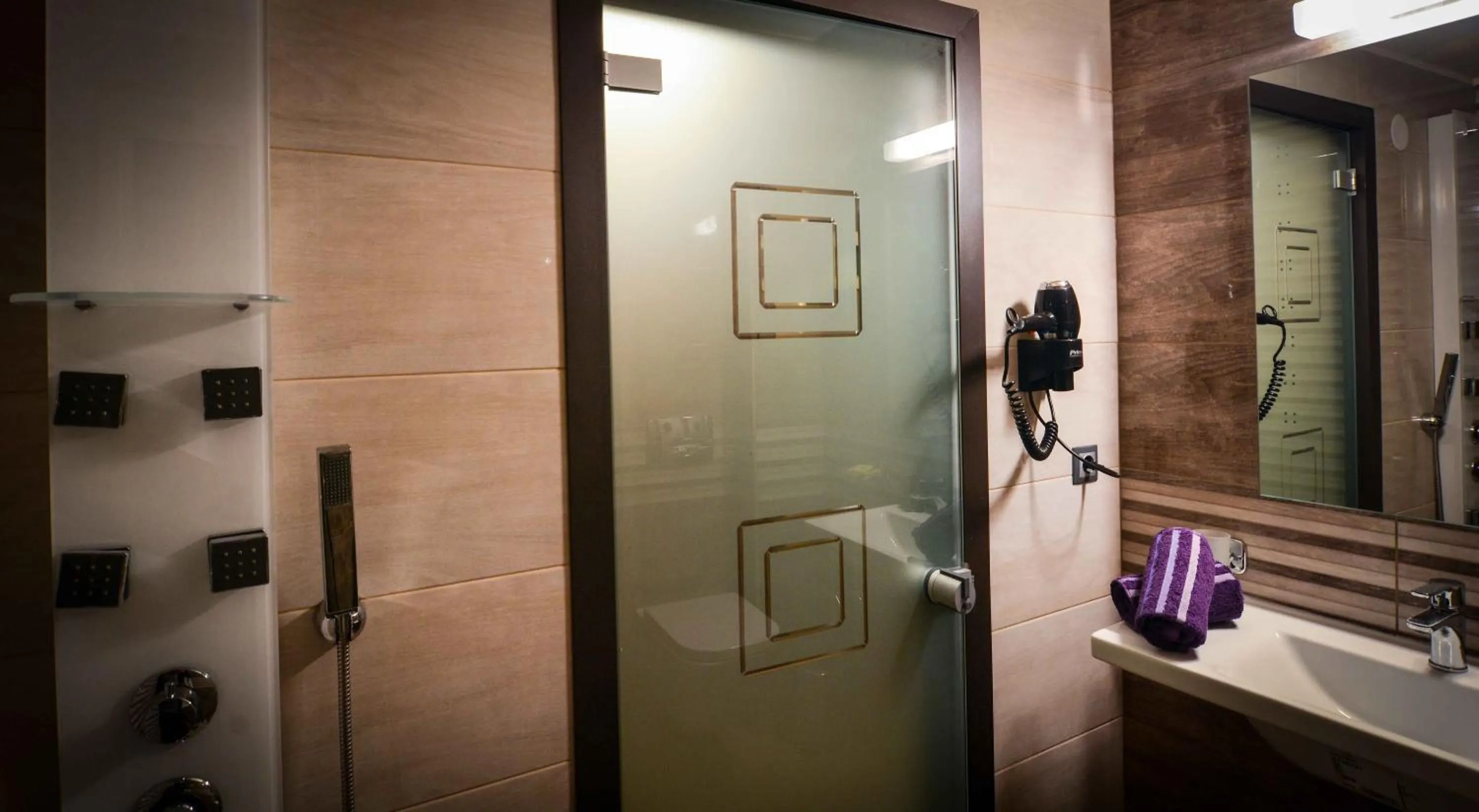 Bathroom in Porto Del Sol Hotel