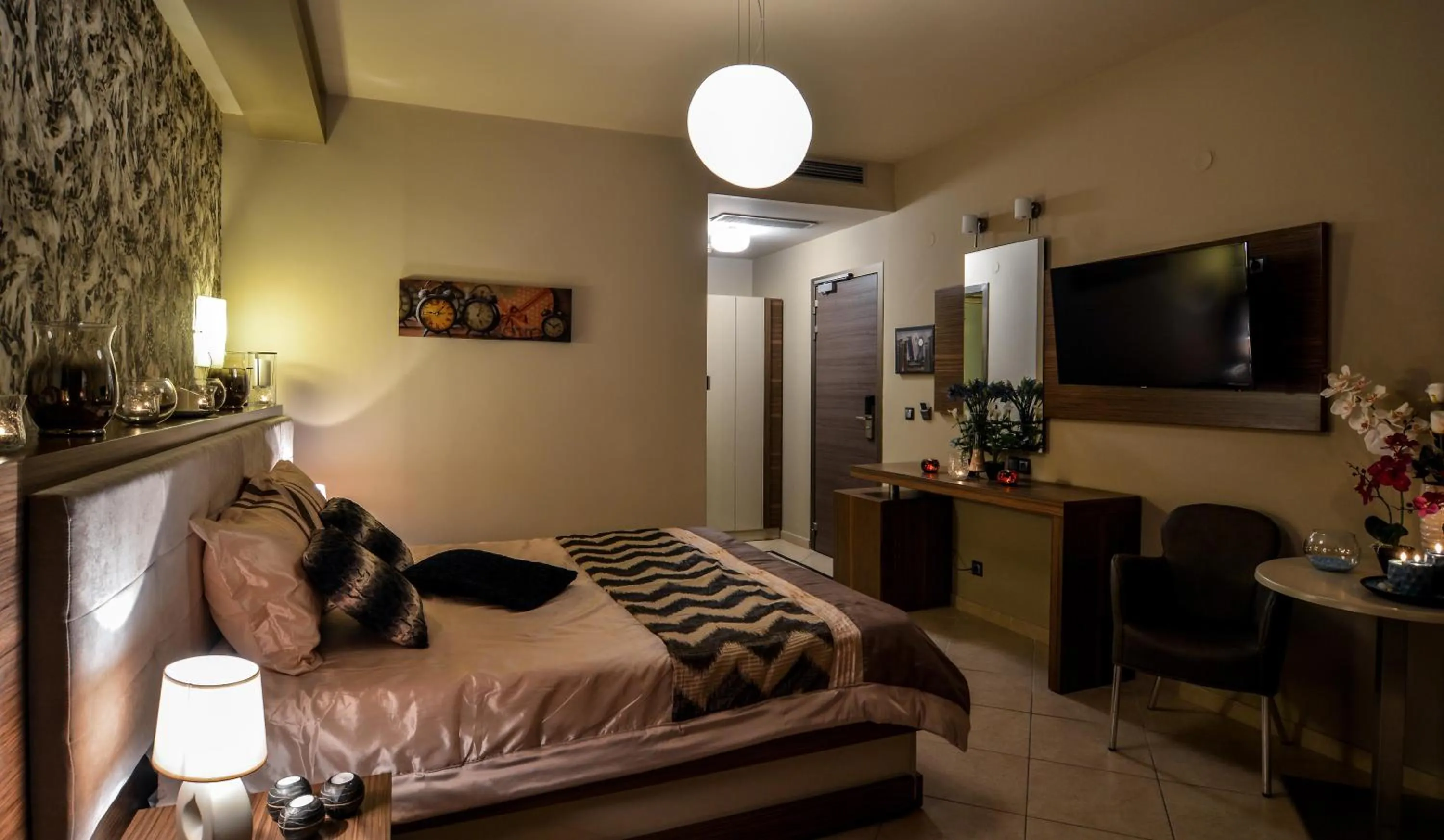 Photo of the whole room in Porto Del Sol Hotel