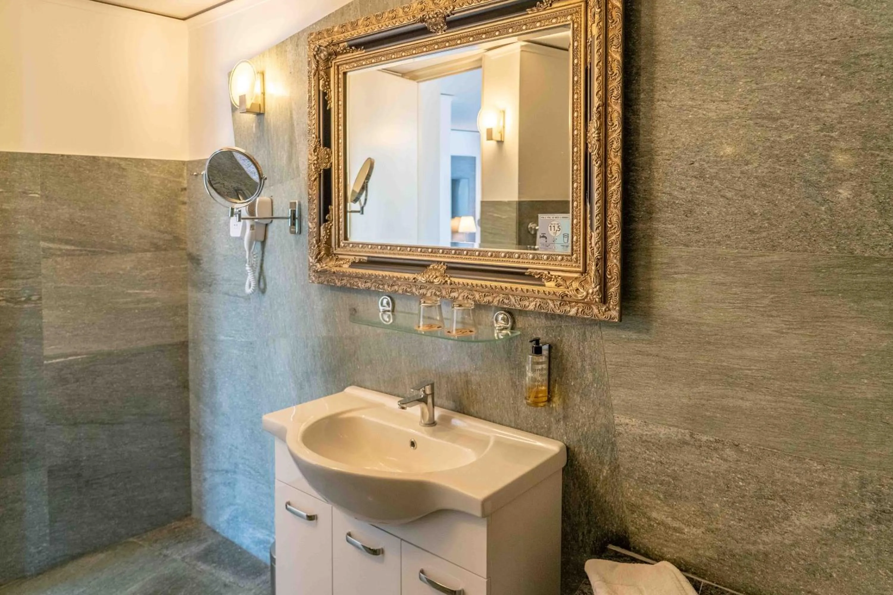 Bathroom in Boutique Hotel Portorose