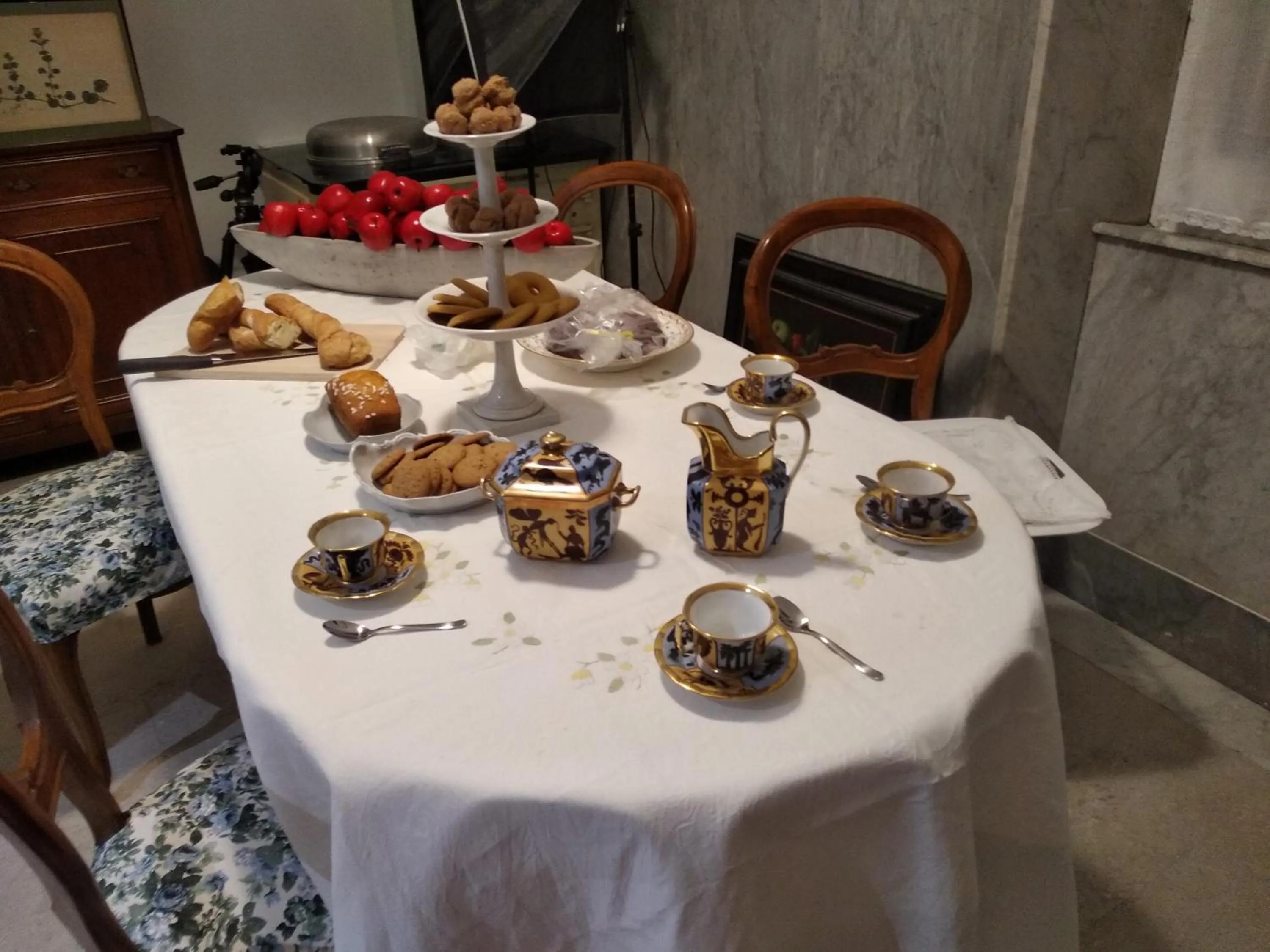 Communal lounge/ TV room in B&B "La Bottega d'Arte"