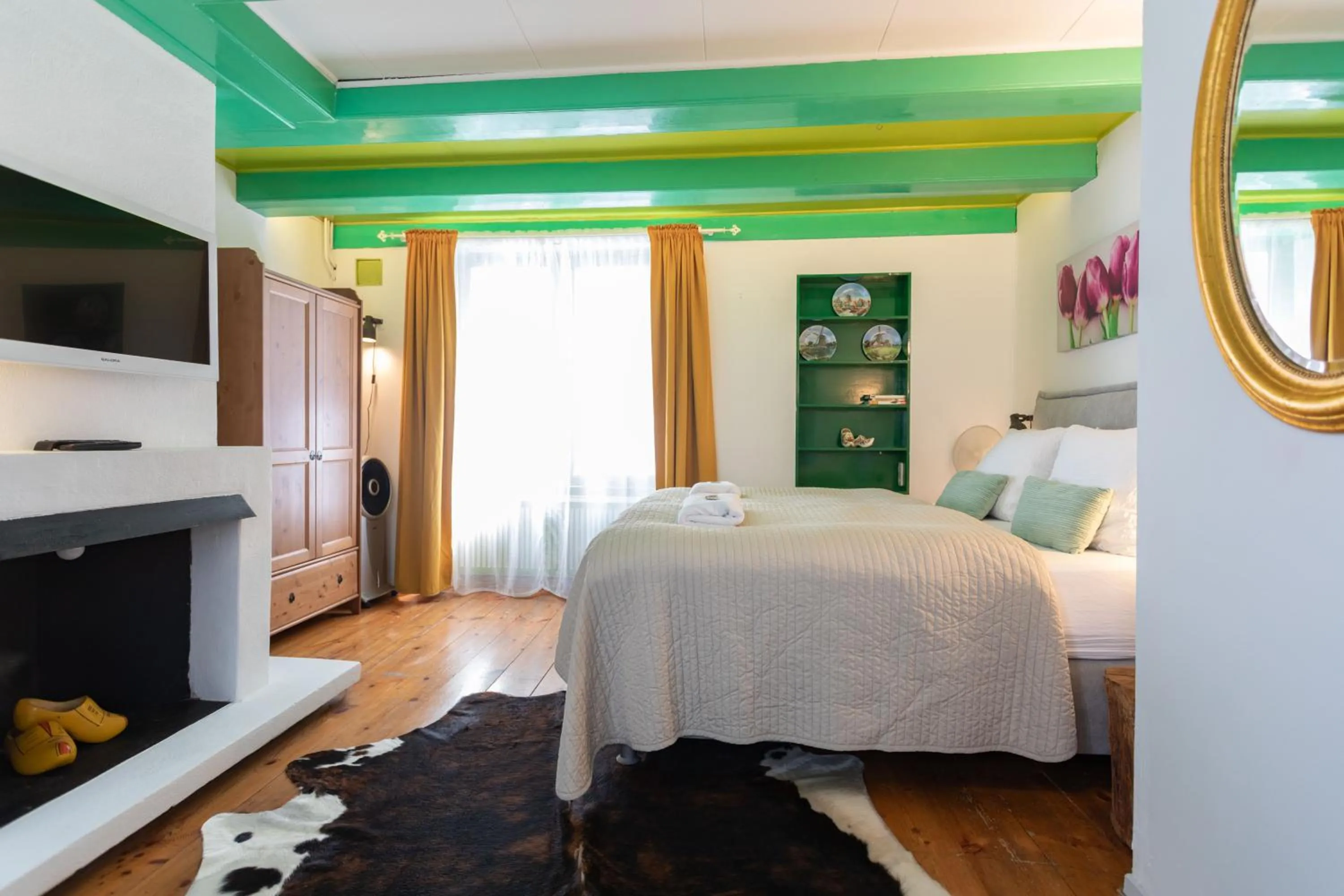 Bed in Tulip of Amsterdam