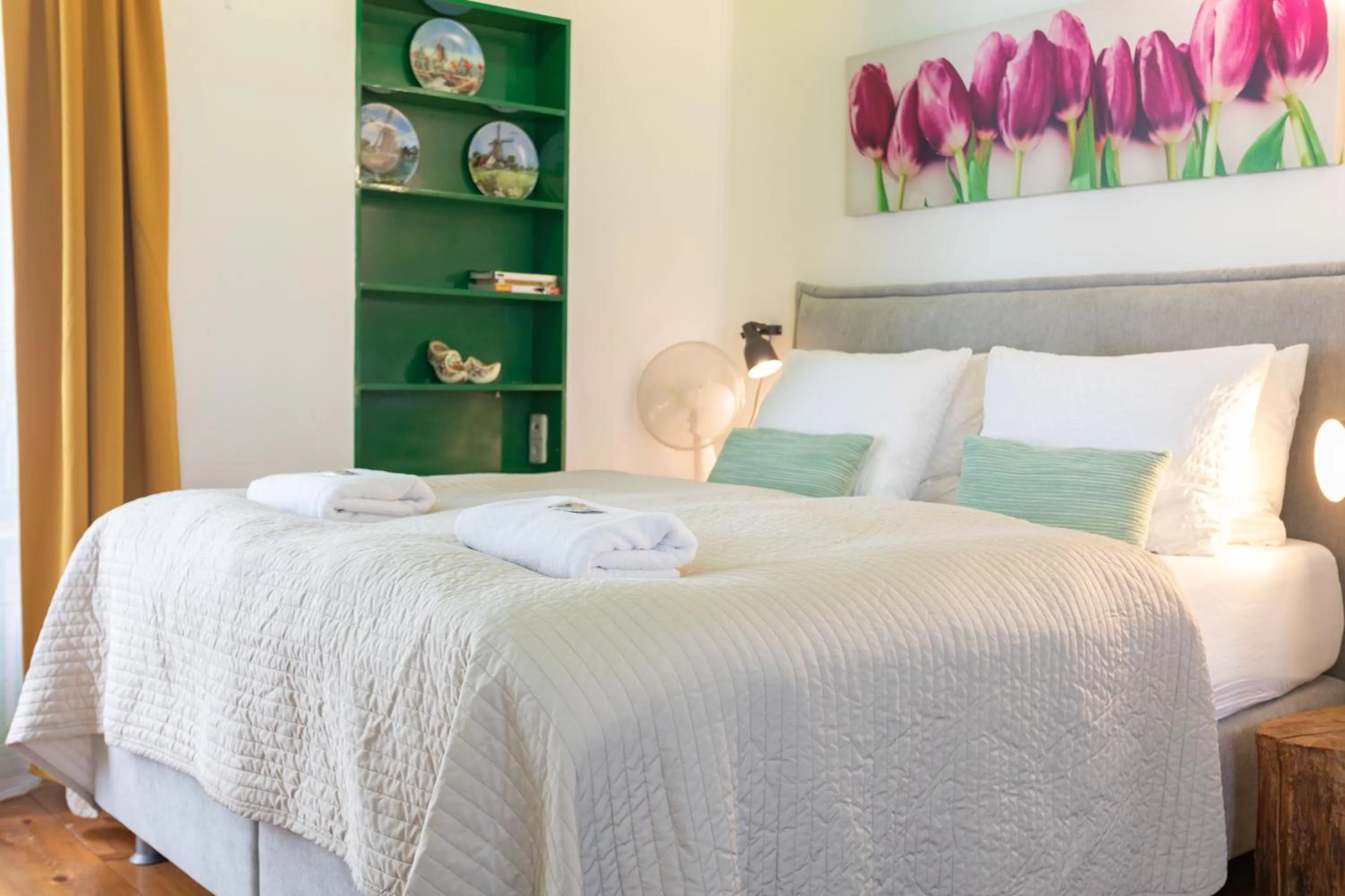 Bed in Tulip of Amsterdam