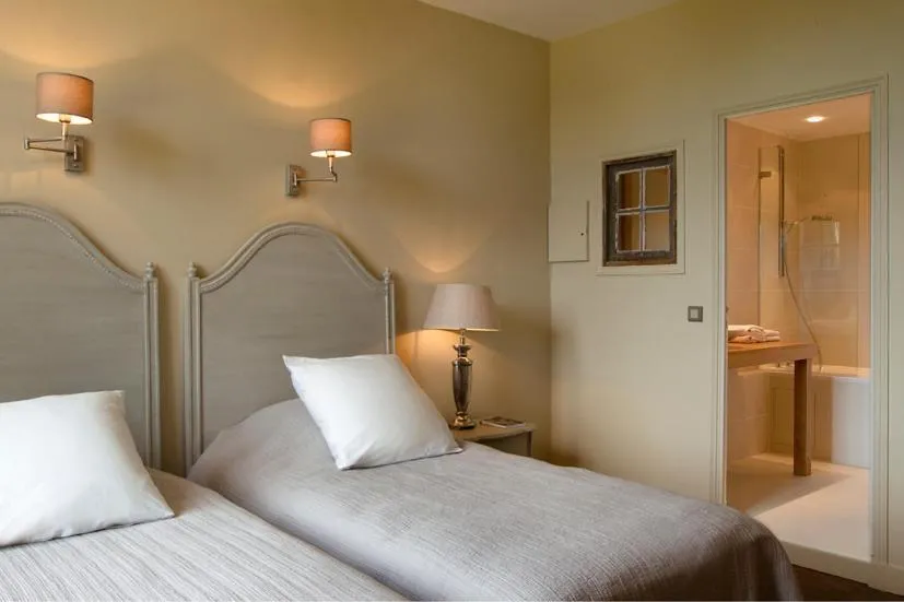 Bedroom in Château de Perreux, The Originals Collection