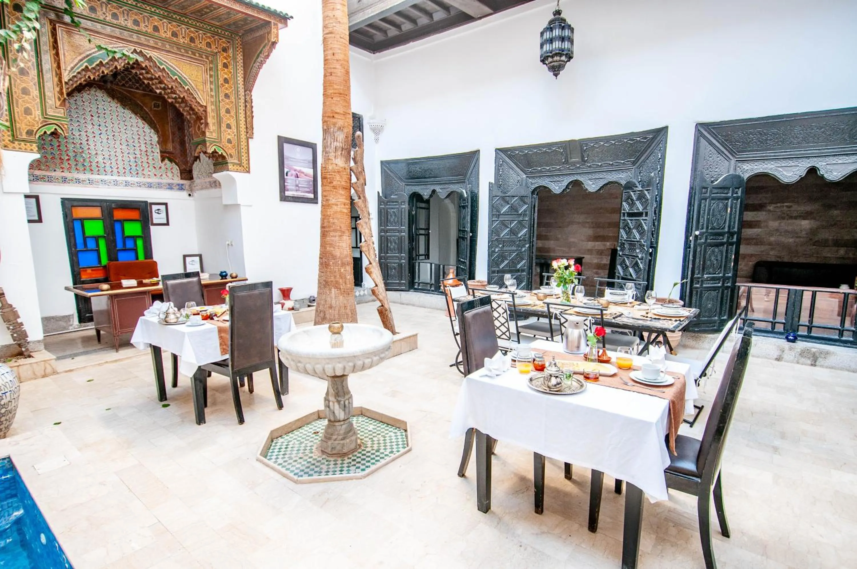Restaurant/places to eat in Riad Makila