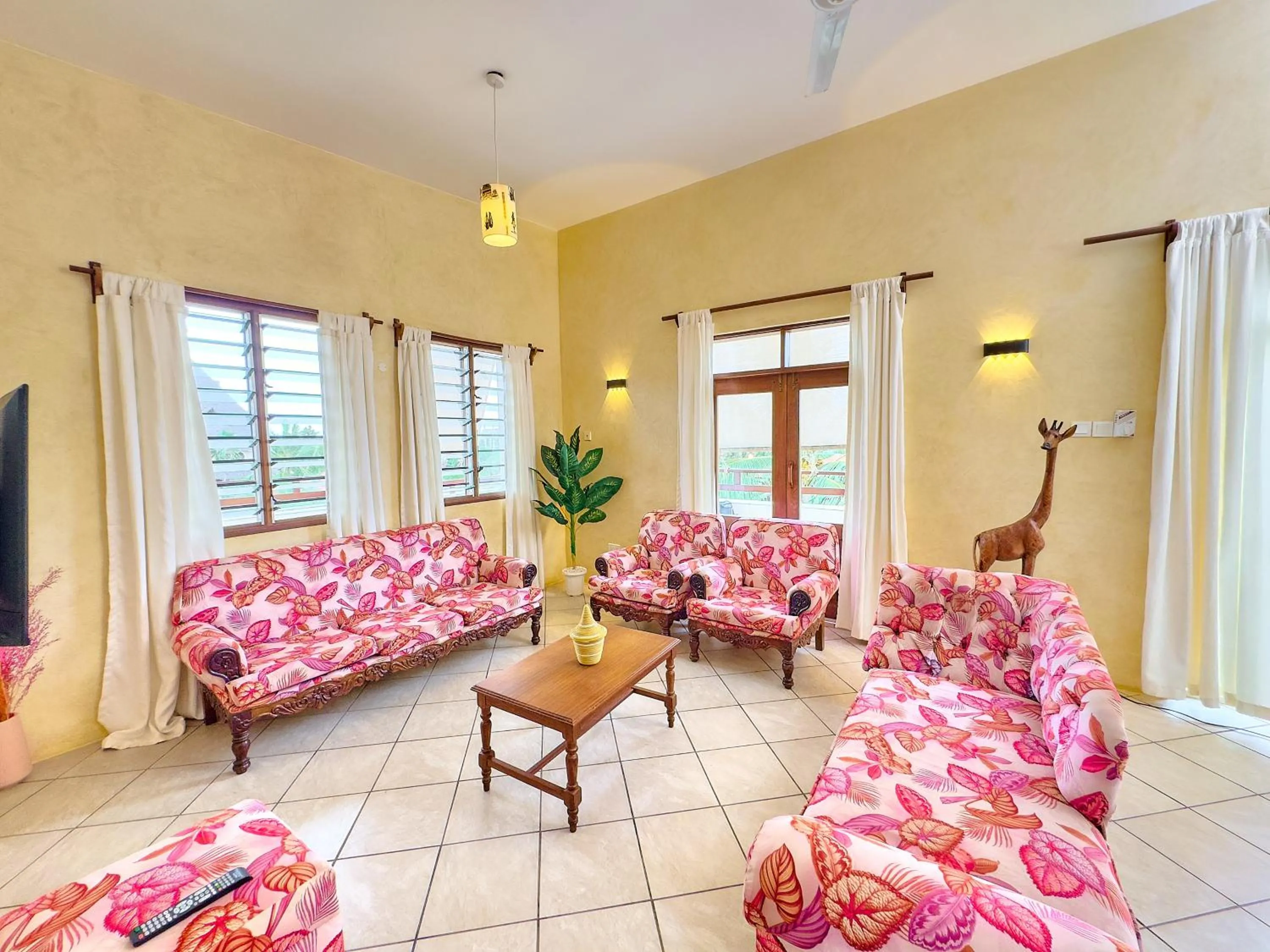 Living room in Flametree Beach Homes