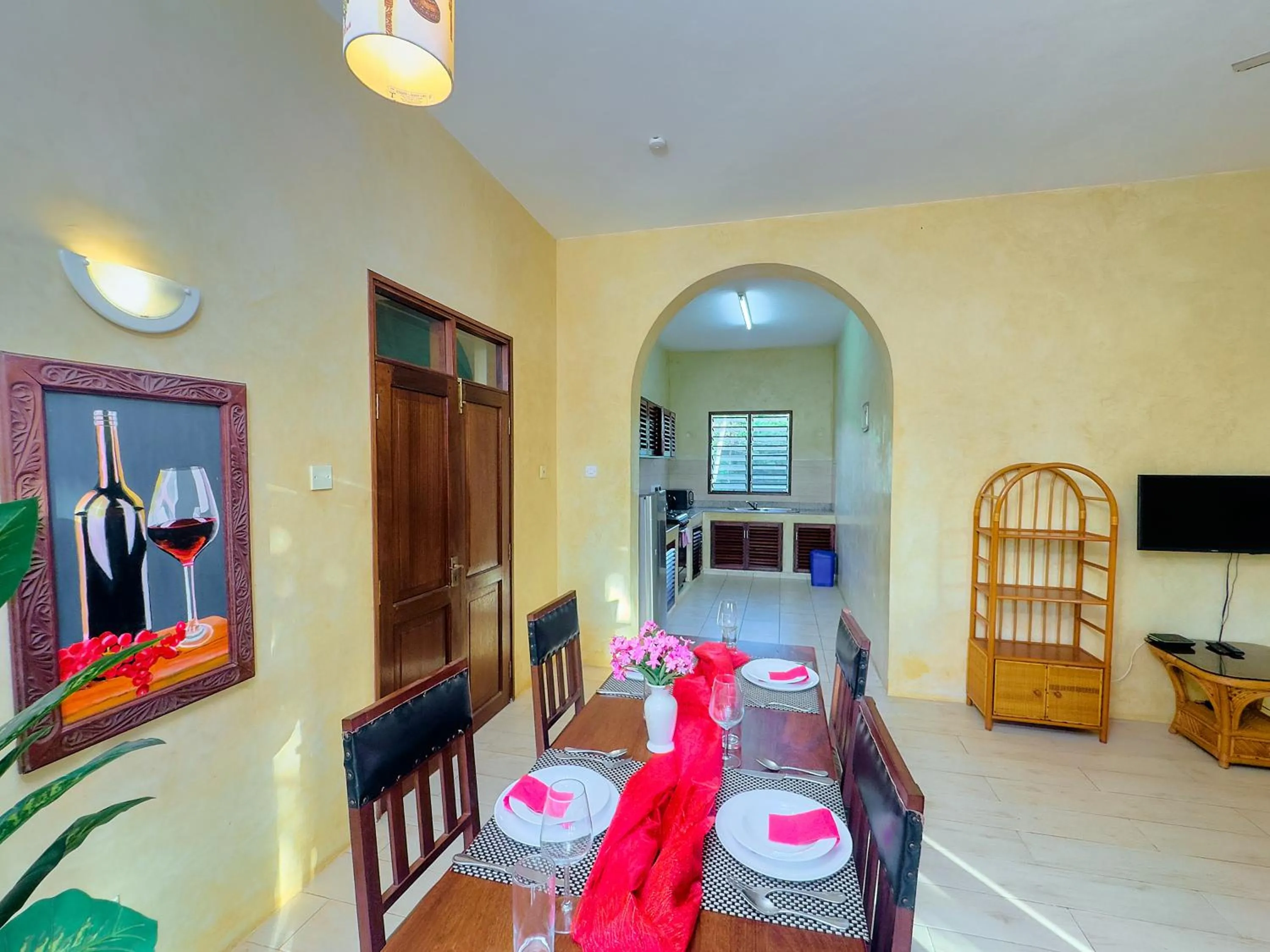 Dining area, Bed in Flametree Beach Homes