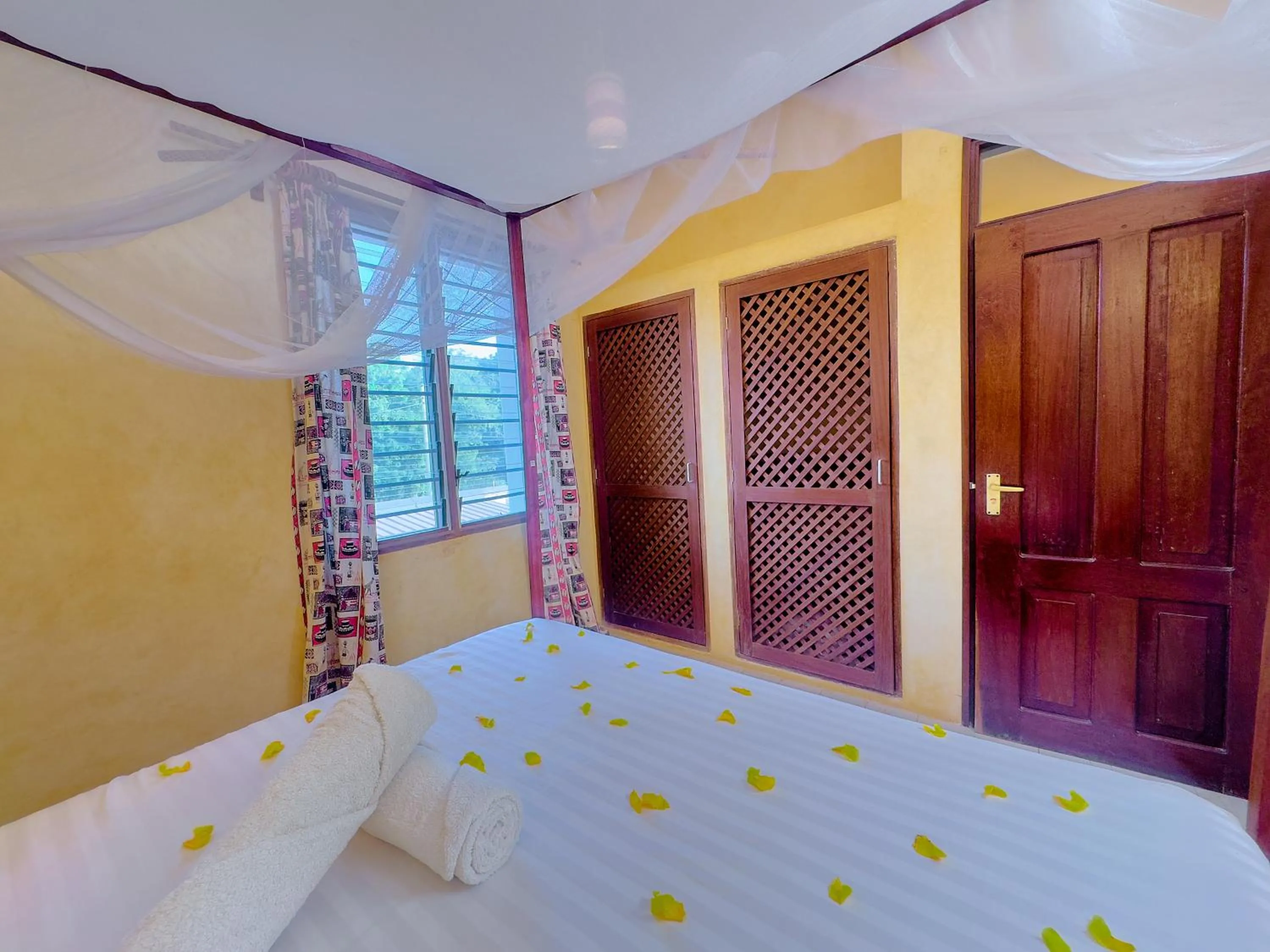 Bedroom, Bed in Flametree Beach Homes