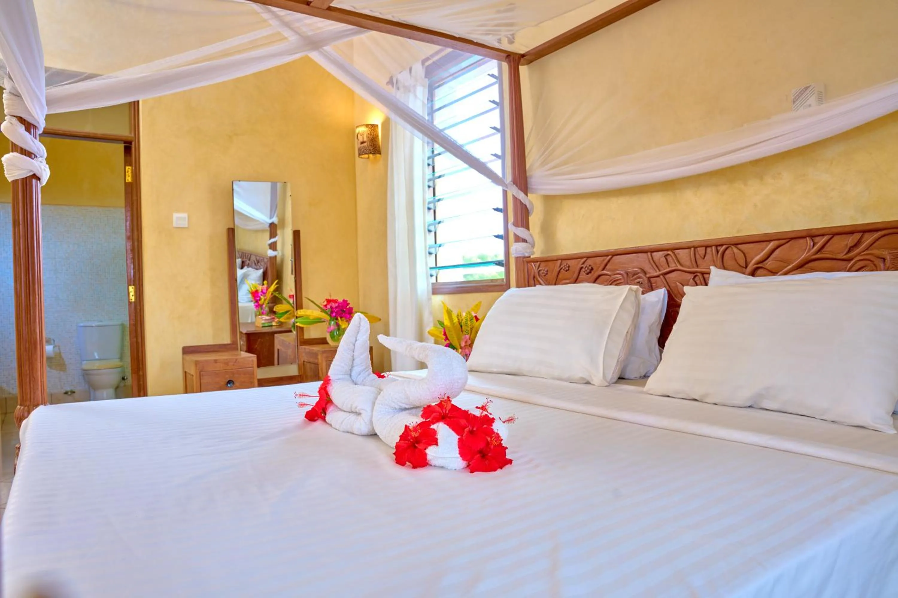 Photo of the whole room, Bed in Flametree Beach Homes