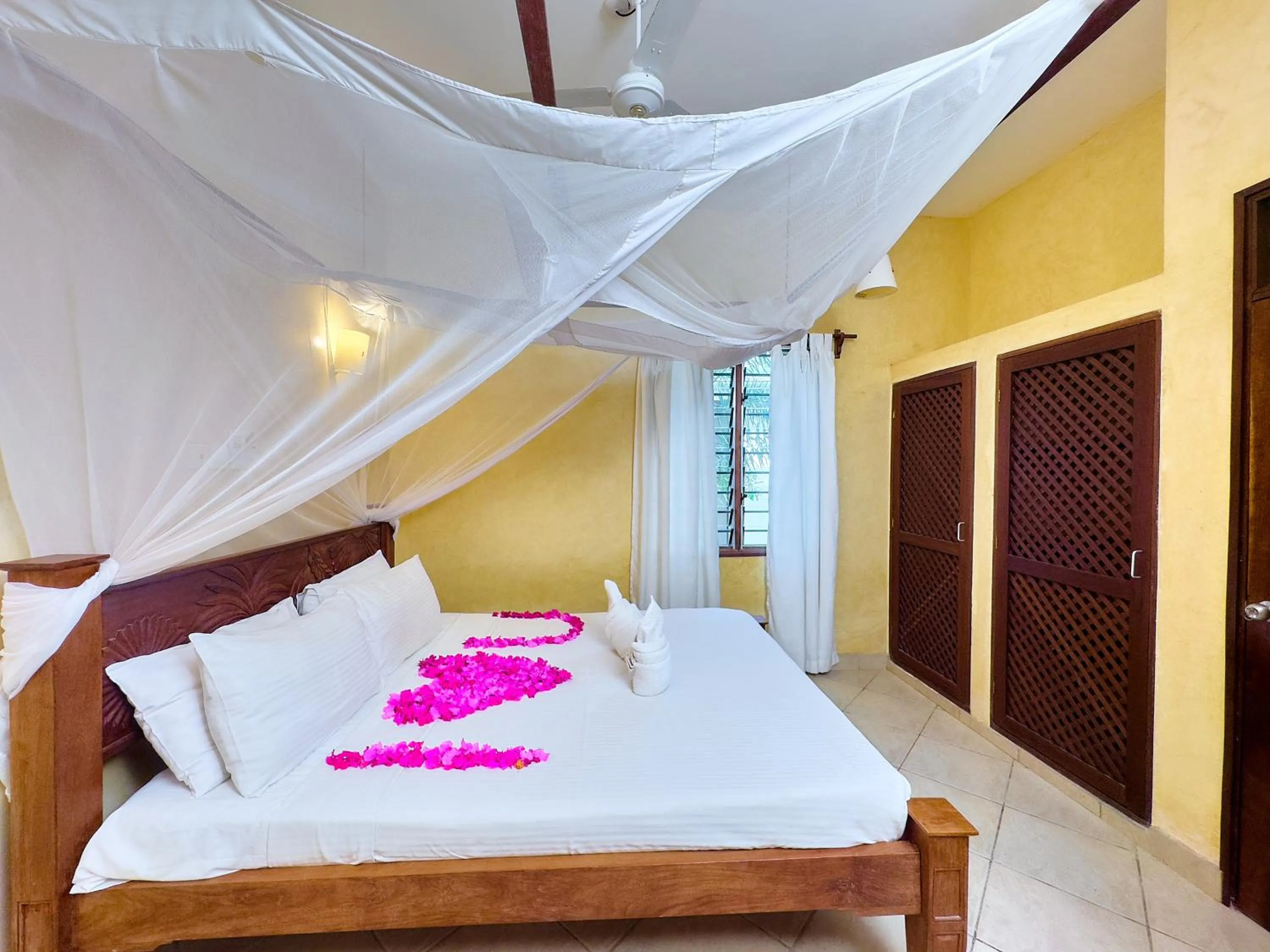 Bedroom, Bed in Flametree Beach Homes