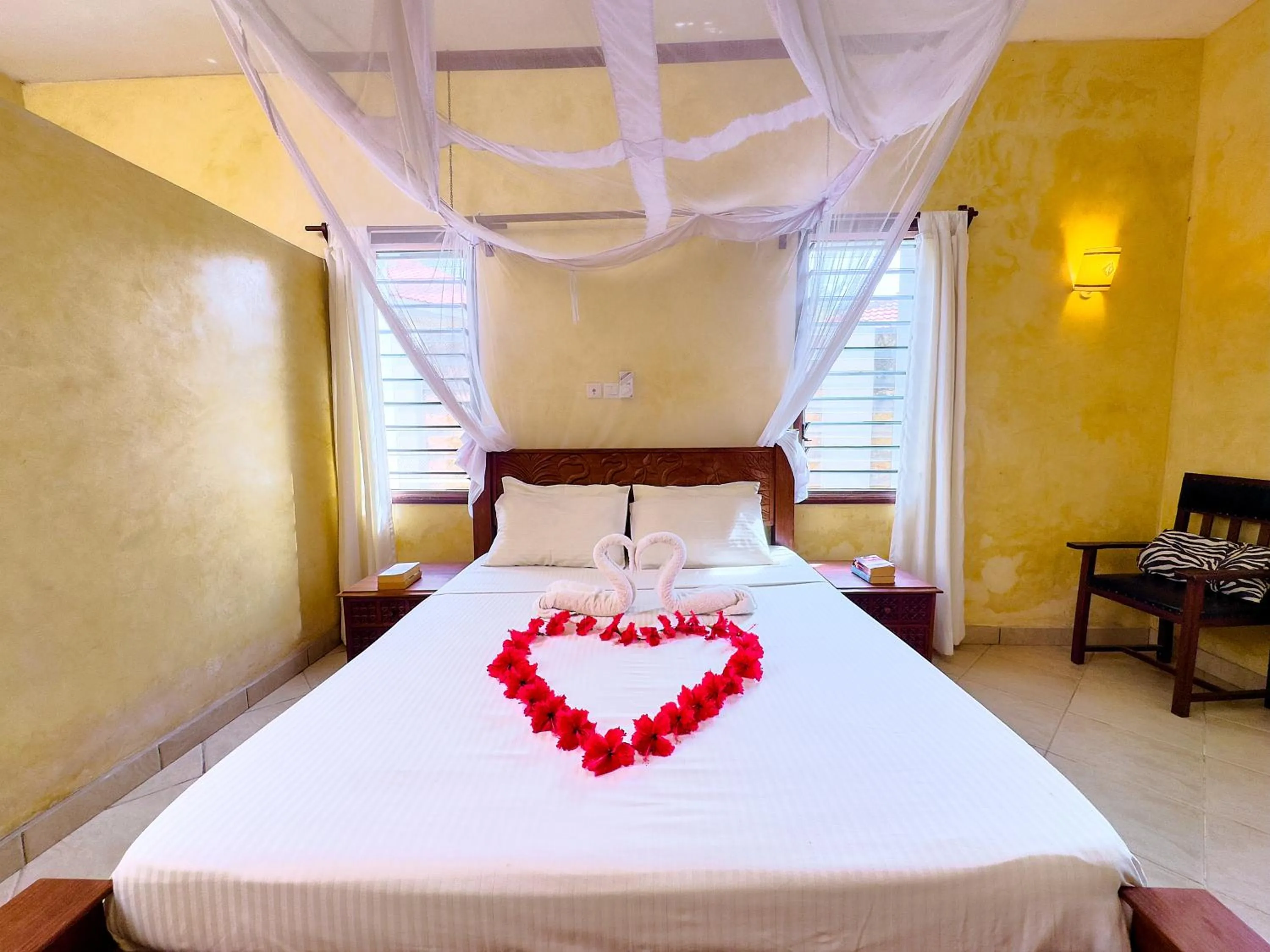 Bedroom, Bed in Flametree Beach Homes