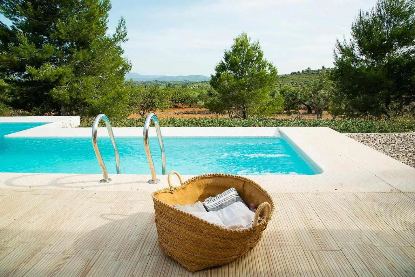 Swimming pool in B&B Masía Aitona