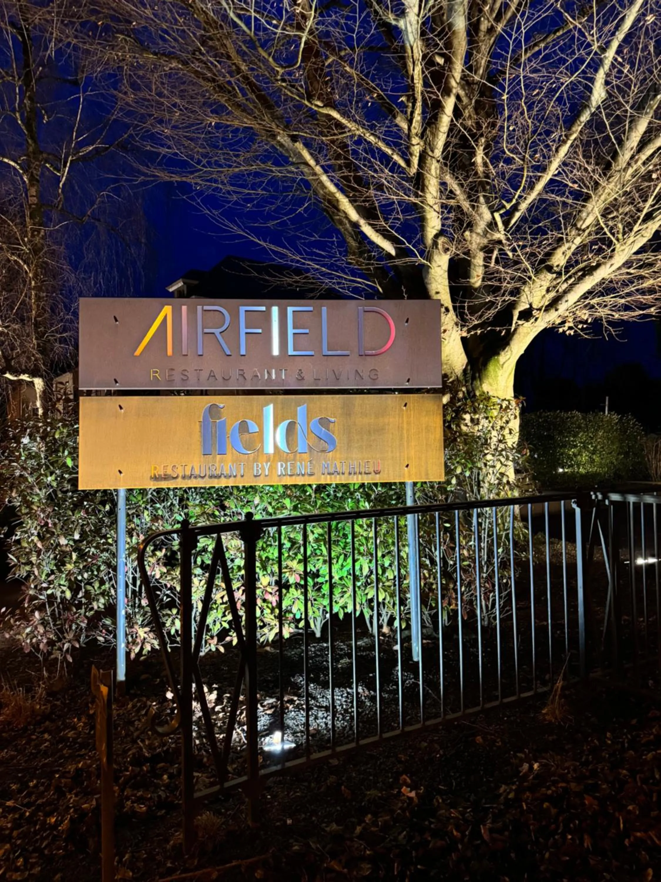 Restaurant/places to eat in Airfield Living - Airport