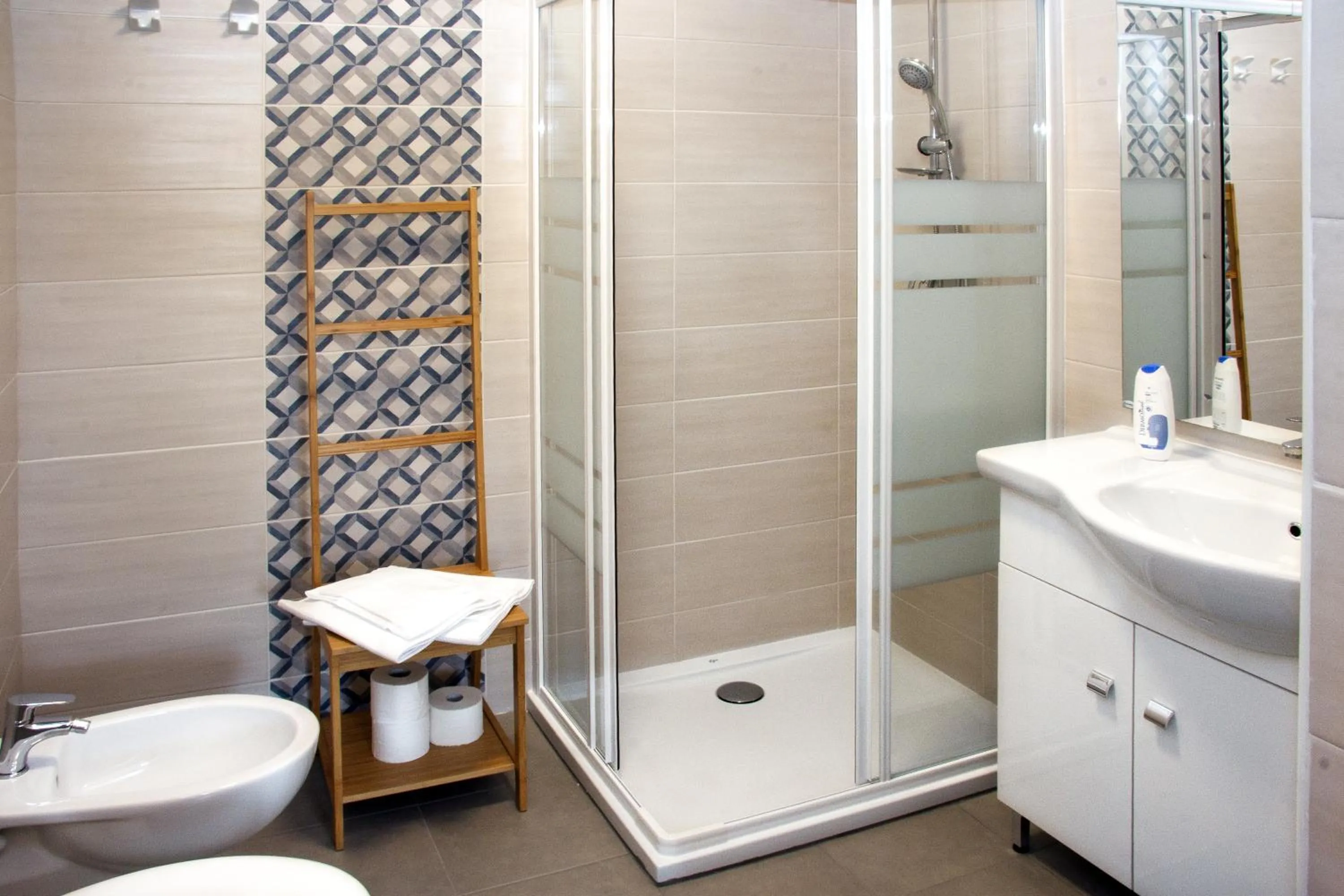 Shower in Residence Sunrise