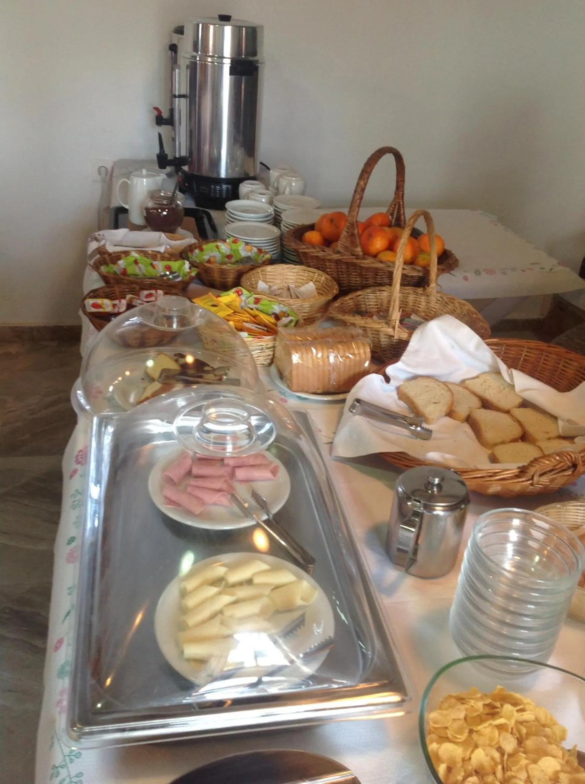 Food and drinks in Oasis Guesthouse