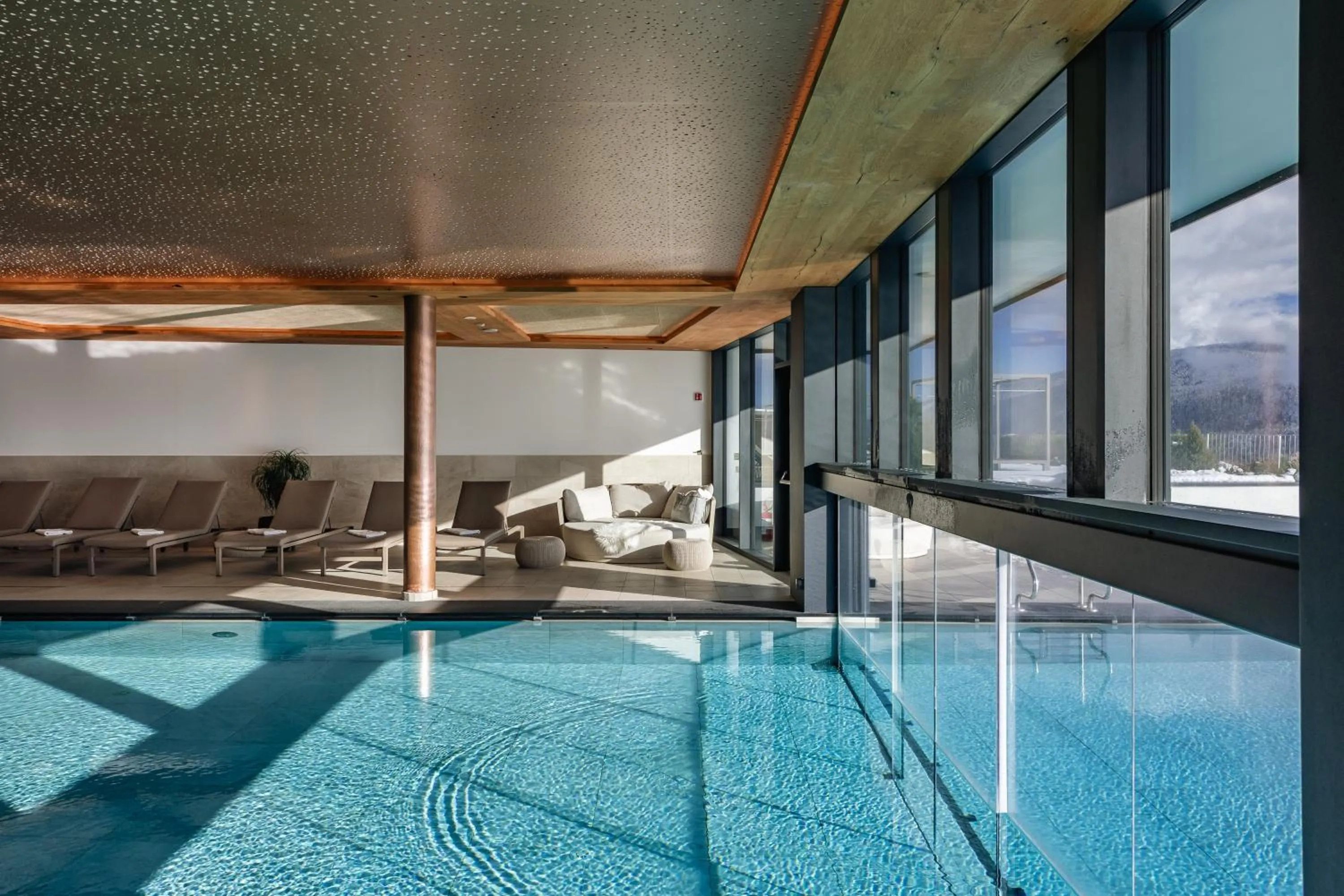 Swimming pool in Panoramahotel Huberhof