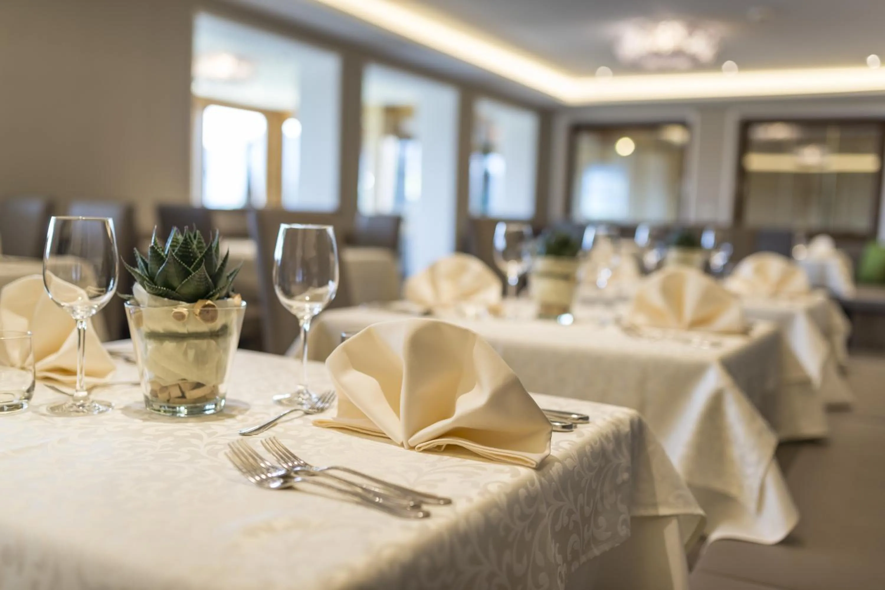 Restaurant/places to eat in Panoramahotel Huberhof